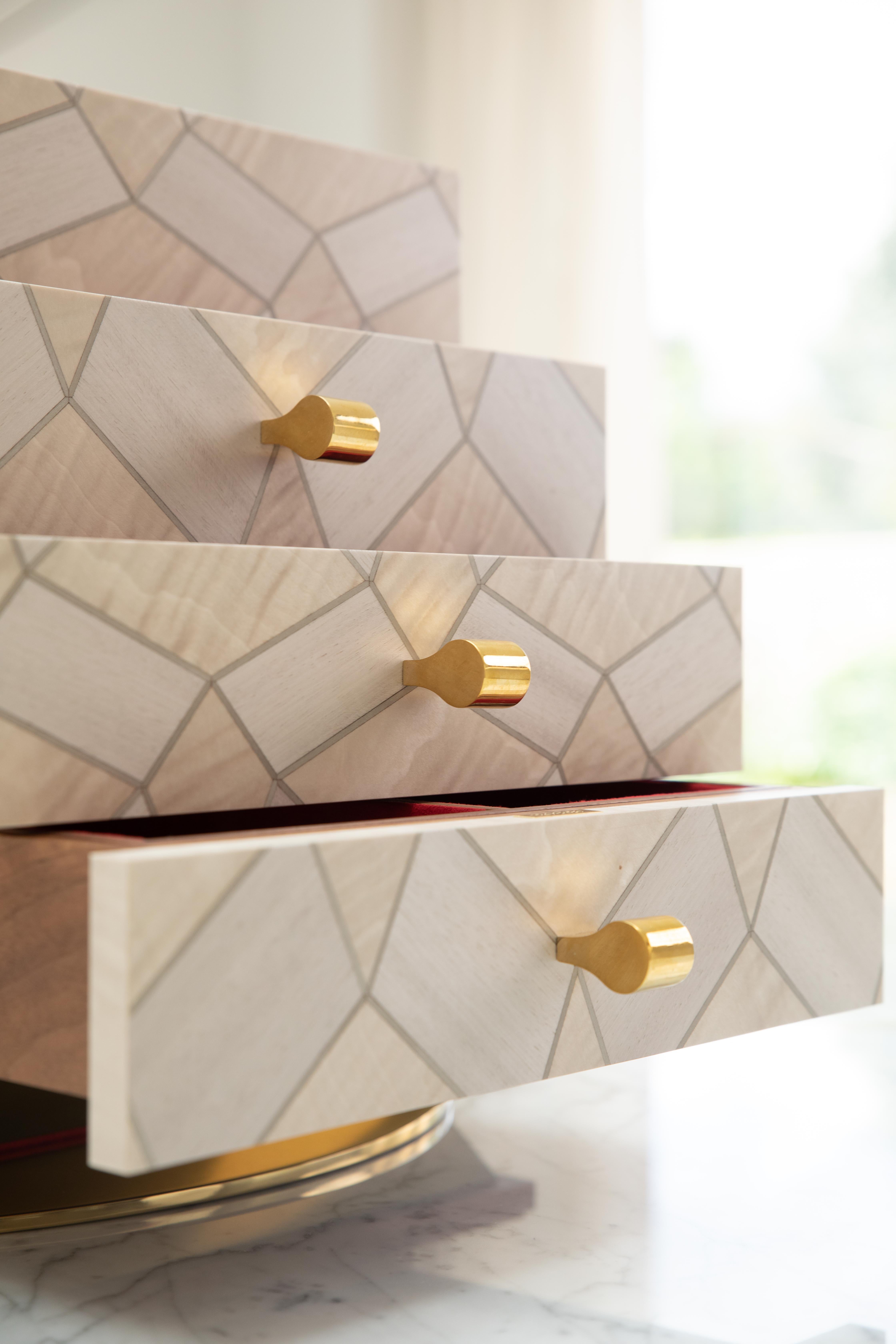 Adura Perle Schmuckkästchen in Ripple Sycamore und rotem Wildlederfutter (21. Jahrhundert und zeitgenössisch) im Angebot