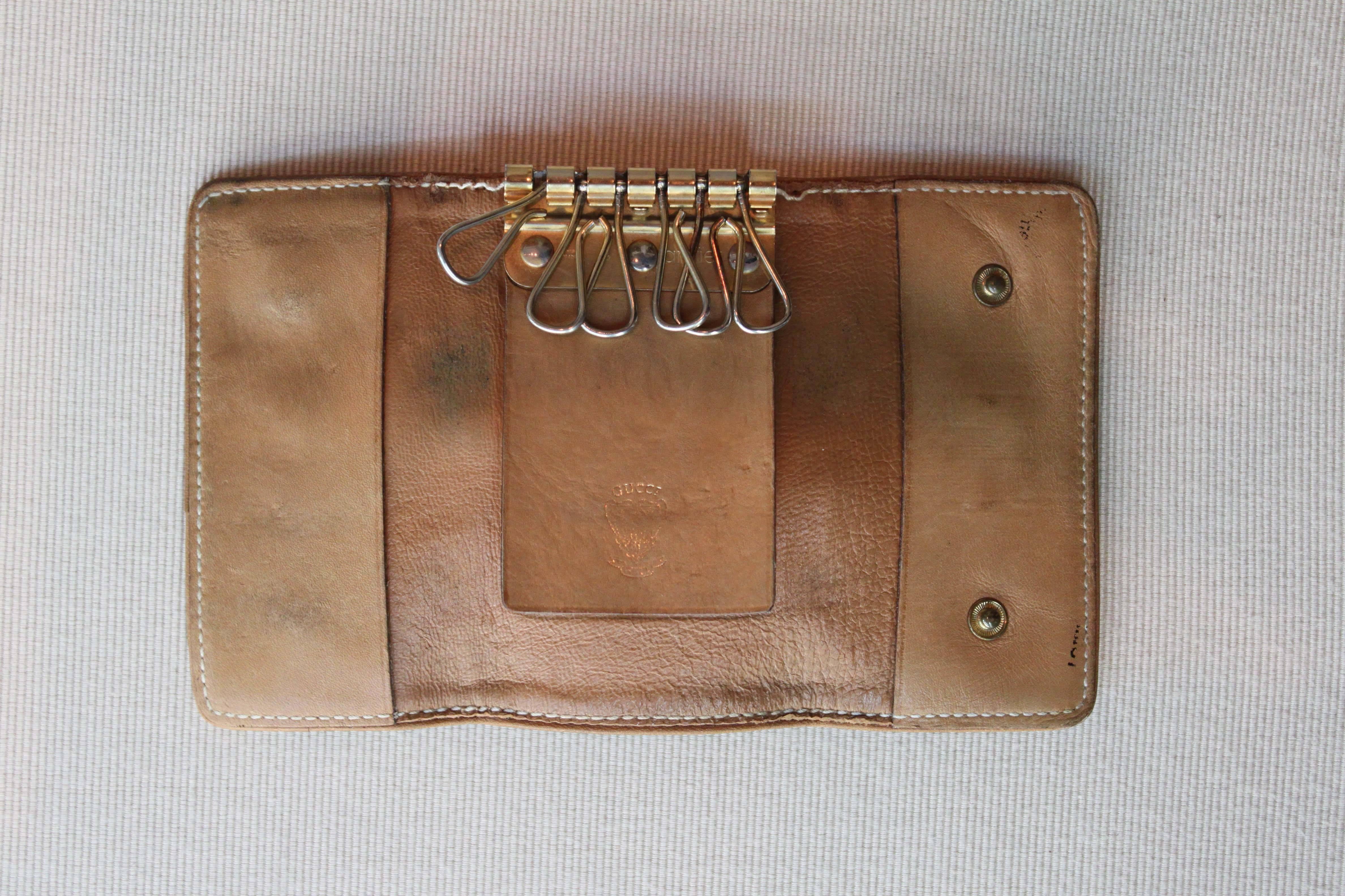 Vintage Gucci Logo Wallet and Key Case In Fair Condition For Sale In Vancouver, BC