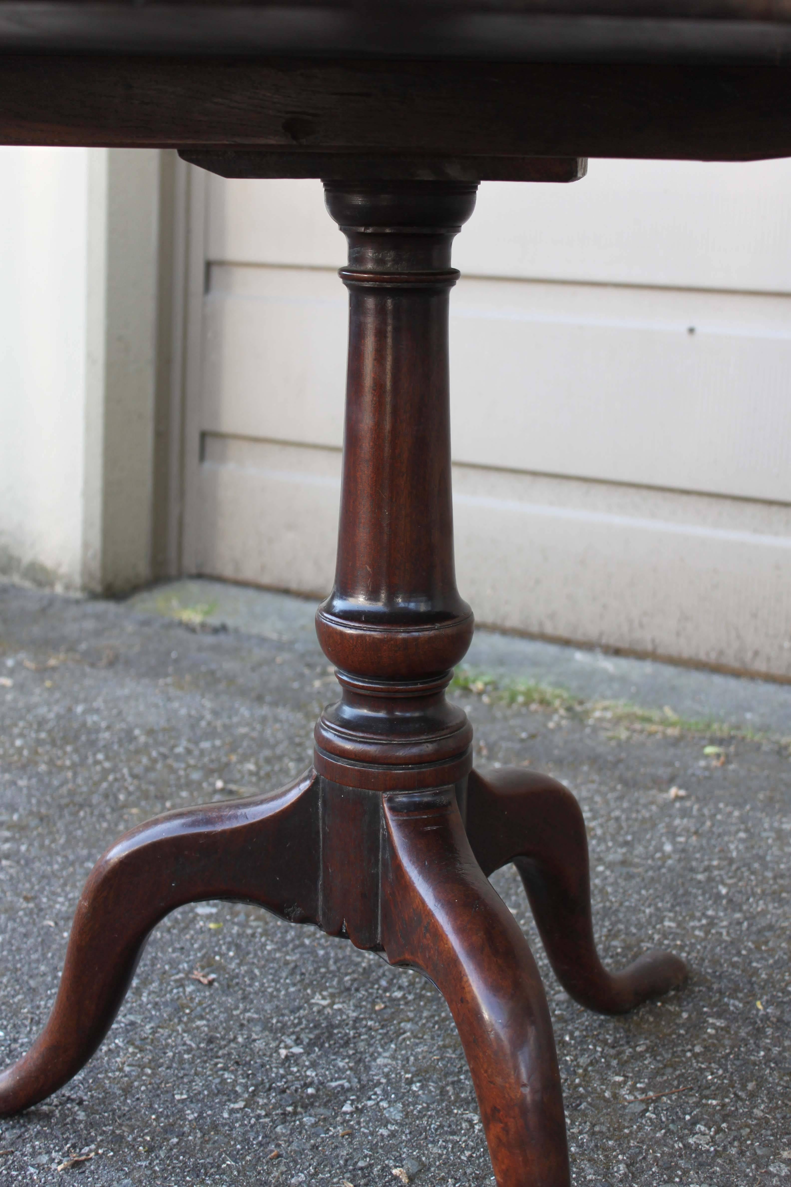 English Queen Anne Style Mahogany Tilt-Top Table  For Sale