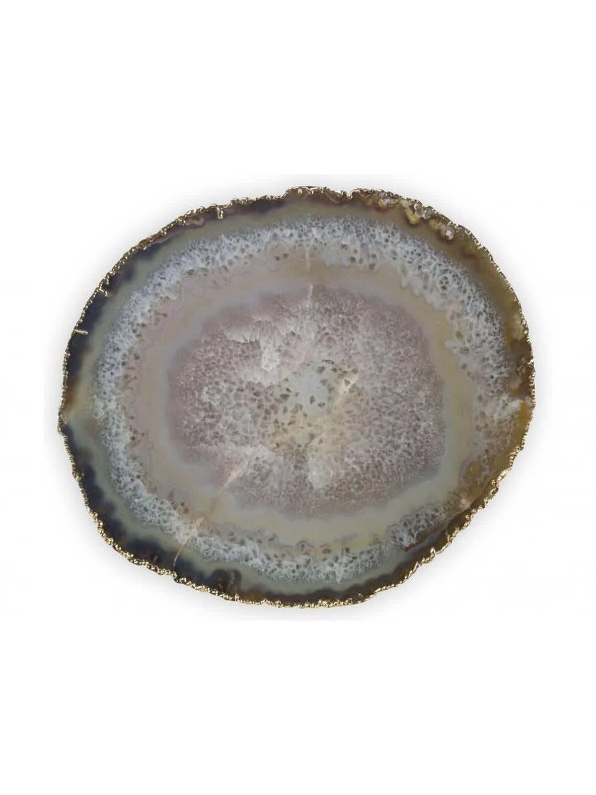 Polished footed thick agate slab plate with 18-karat gold electroplated rim. A natural product, each is somewhat unique with size variations ranging from approximately 6.5