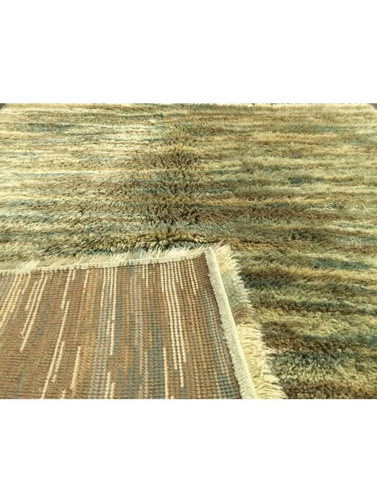Turkish Green Shag Rug In Excellent Condition For Sale In Vancouver, BC