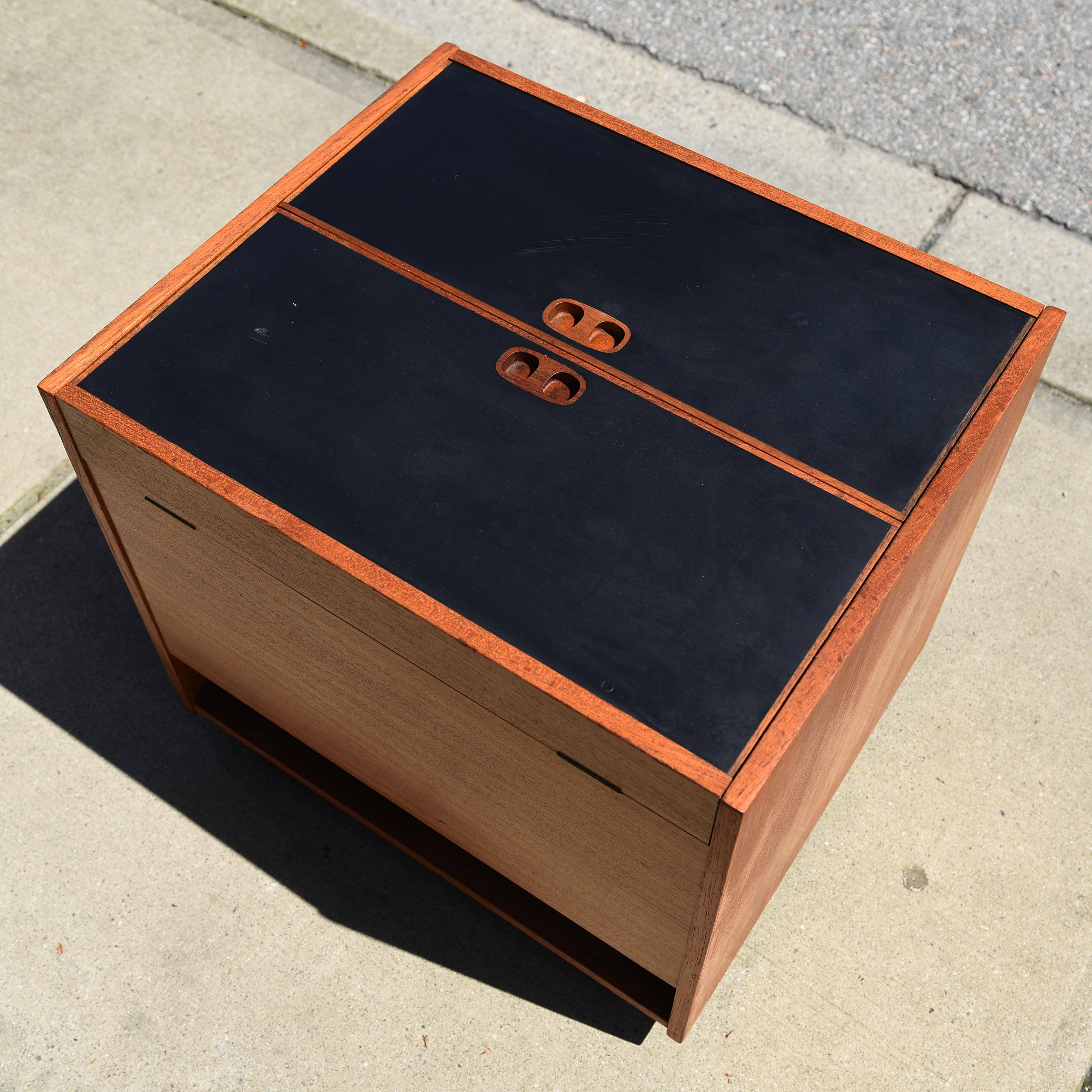 Mid-Century Modern Danish Teak Cube Box Bar For Sale