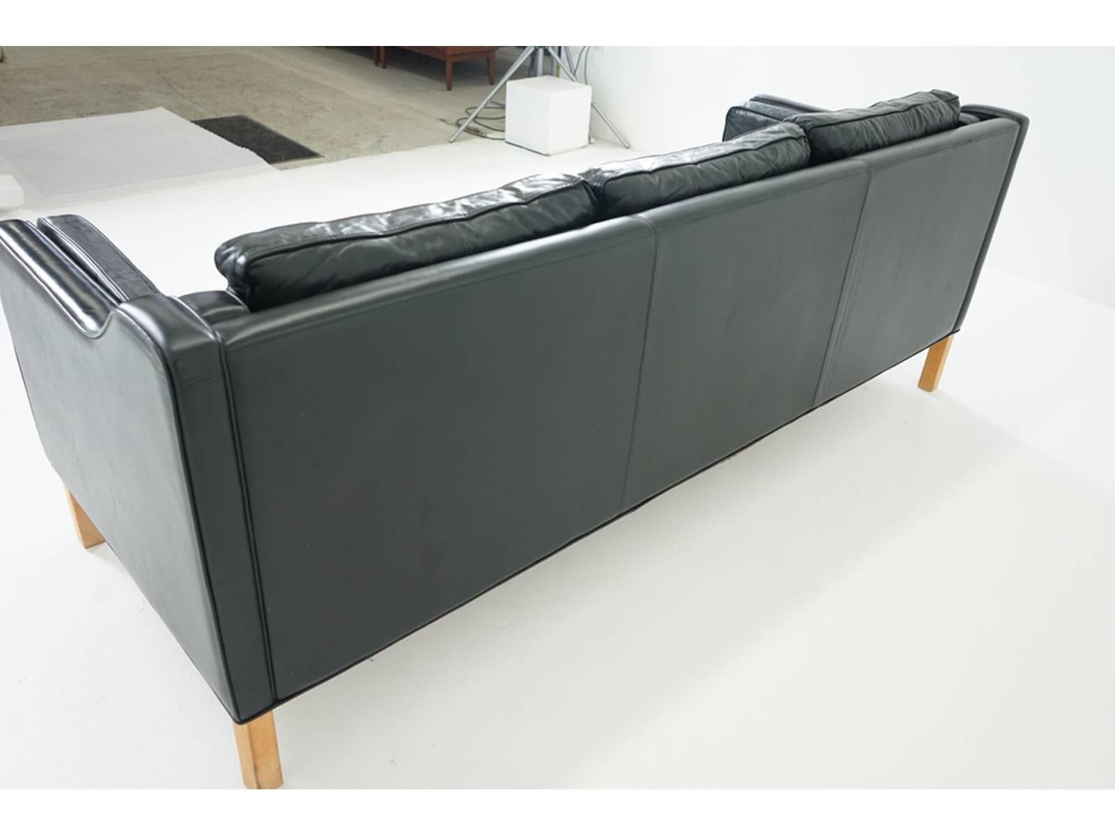 Mid-Century Modern Danish Modern Black Leather Sofa For Sale