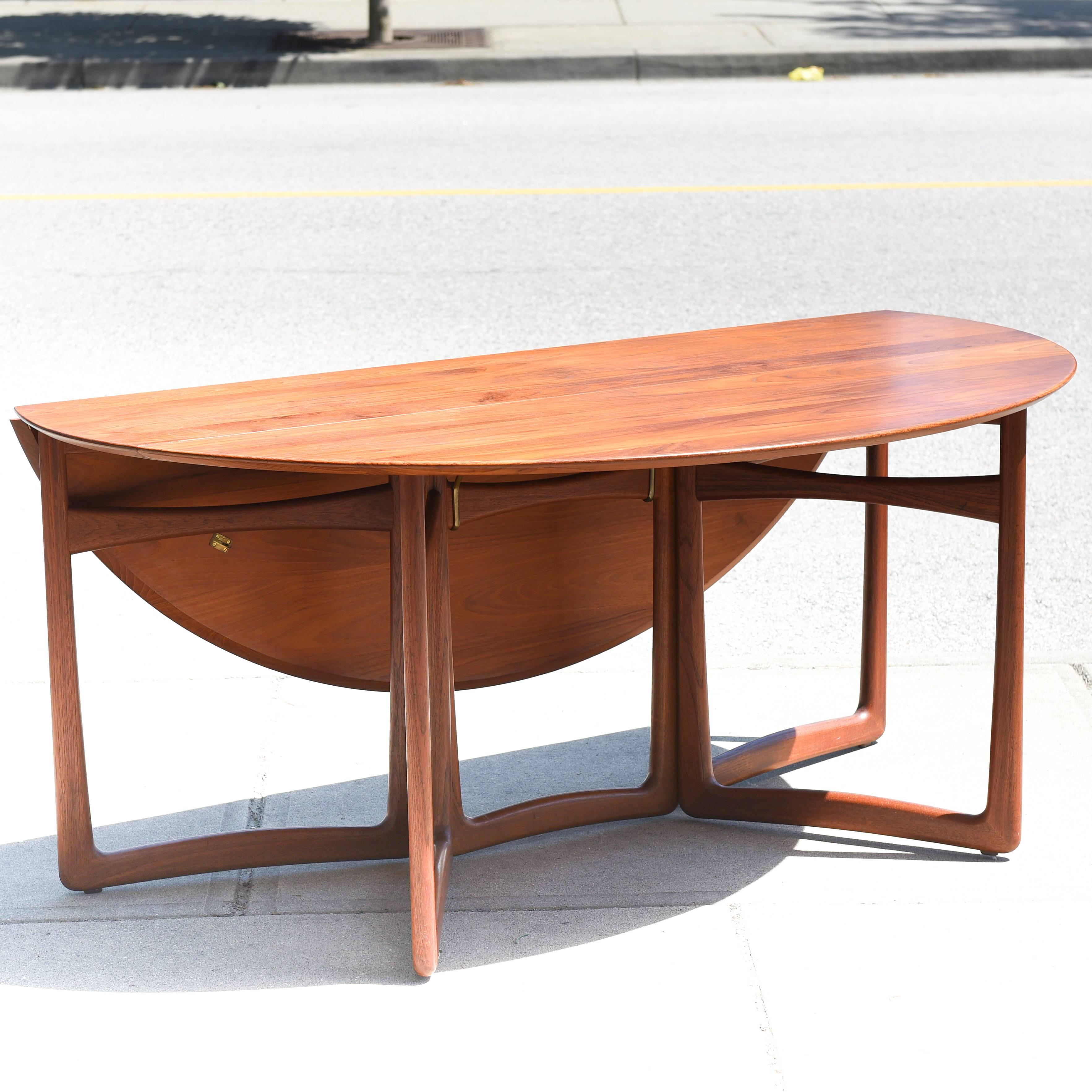 Model 20/59 solid teak gate-leg dining table designed by Peter Hvidt & Orla Mølgaard Nielsen, manufactured by France & Daverkosen. Superb vintage condition with rich patina and minor wear consistent with age and use.