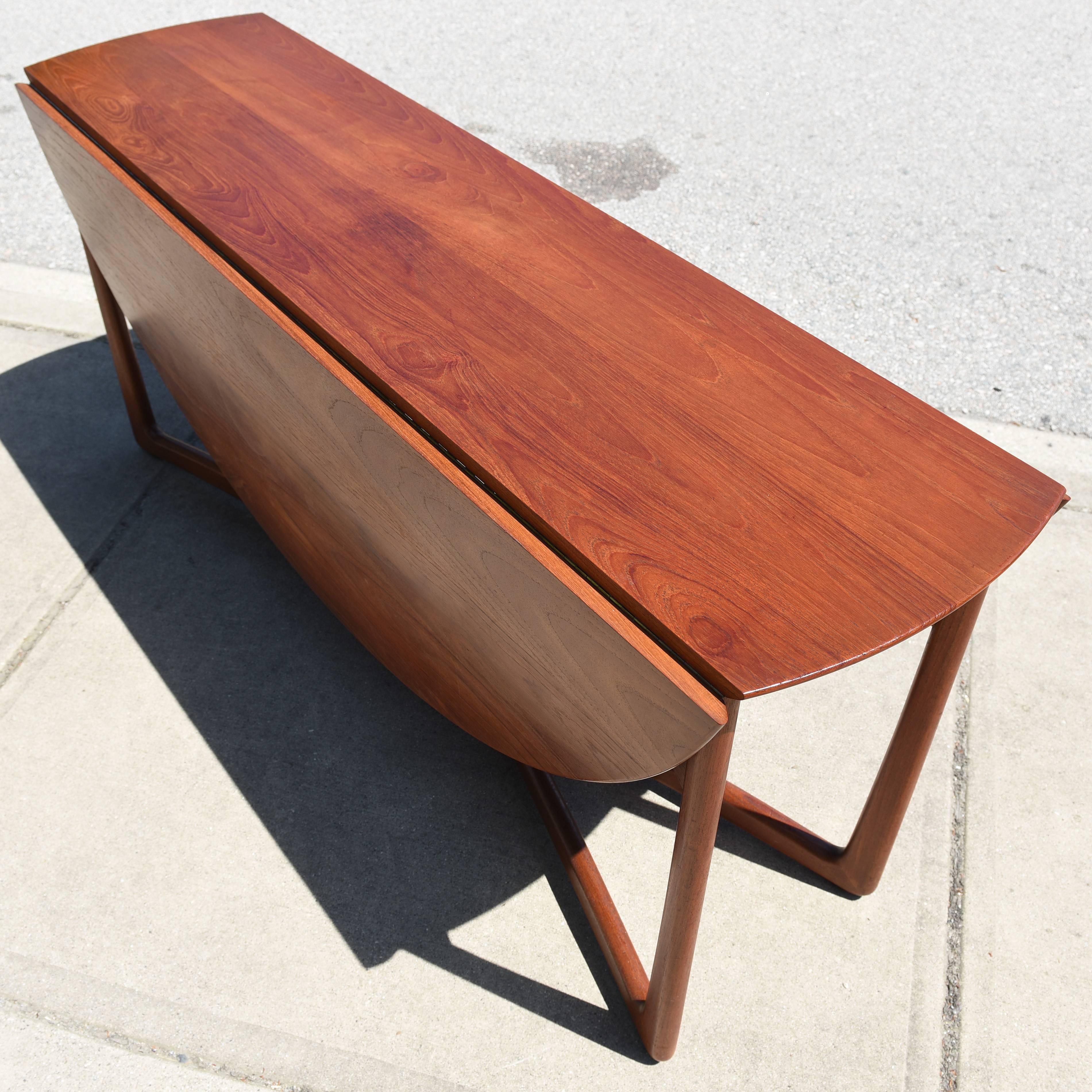 Mid-20th Century Peter Hvidt & Orla Mølgaard Model 20/59 Dining Table