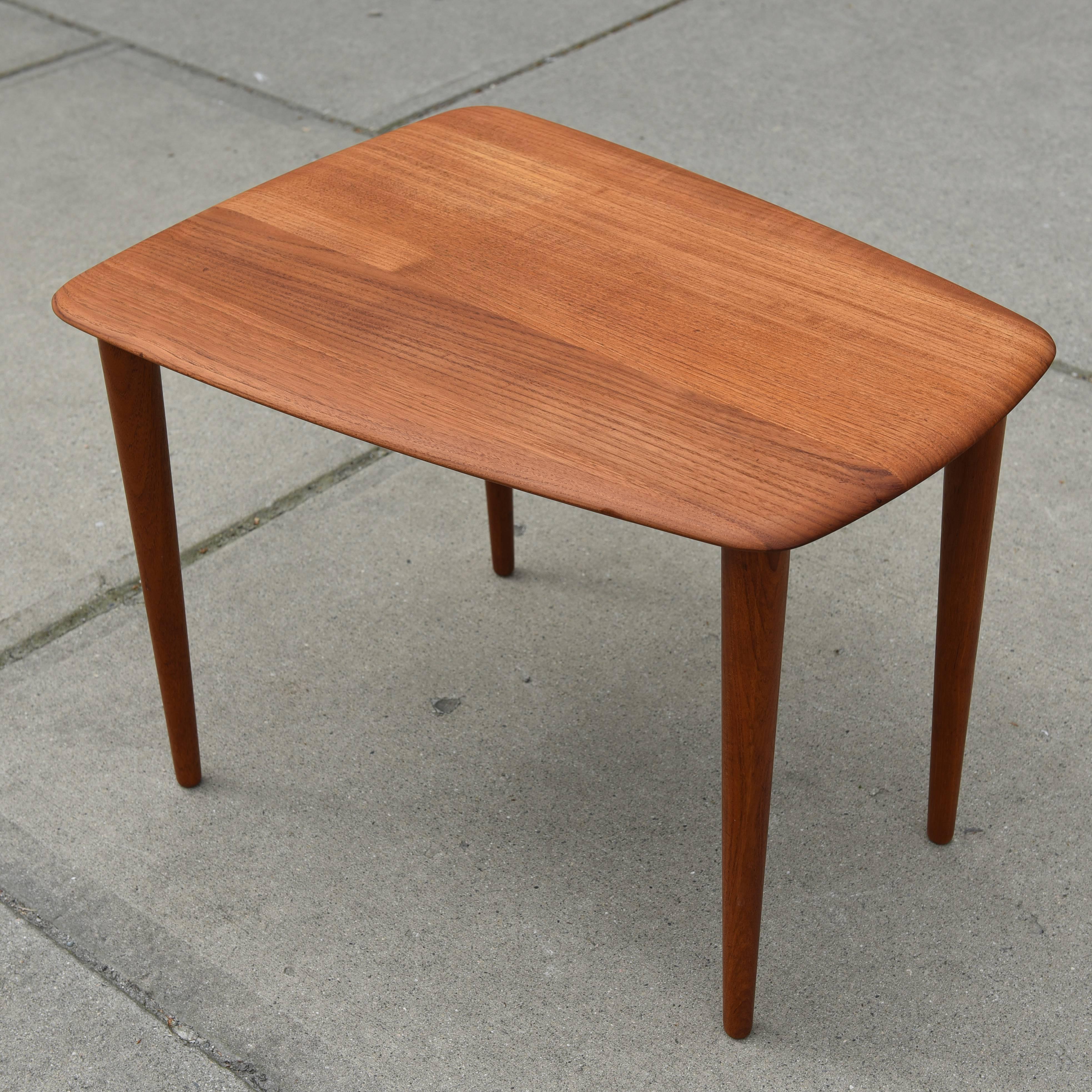 Mid-Century Modern Pair of Side Tables by Peter Hvidt for France & Sons