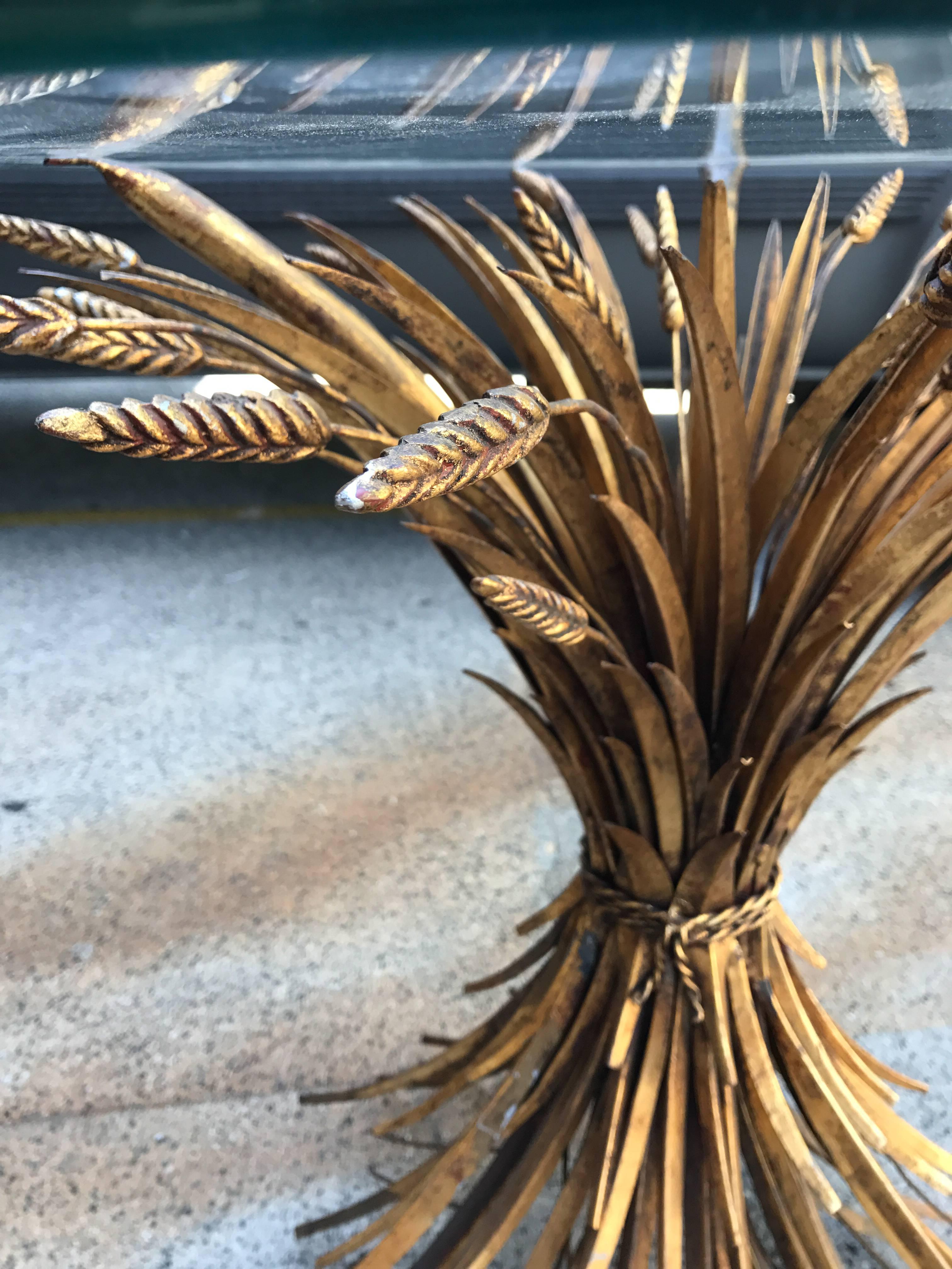 A rare gilded metal sheaf of wheat breakfast or center table. Good original condition with some minor wear consistent with age and regular use, please see photos.
 