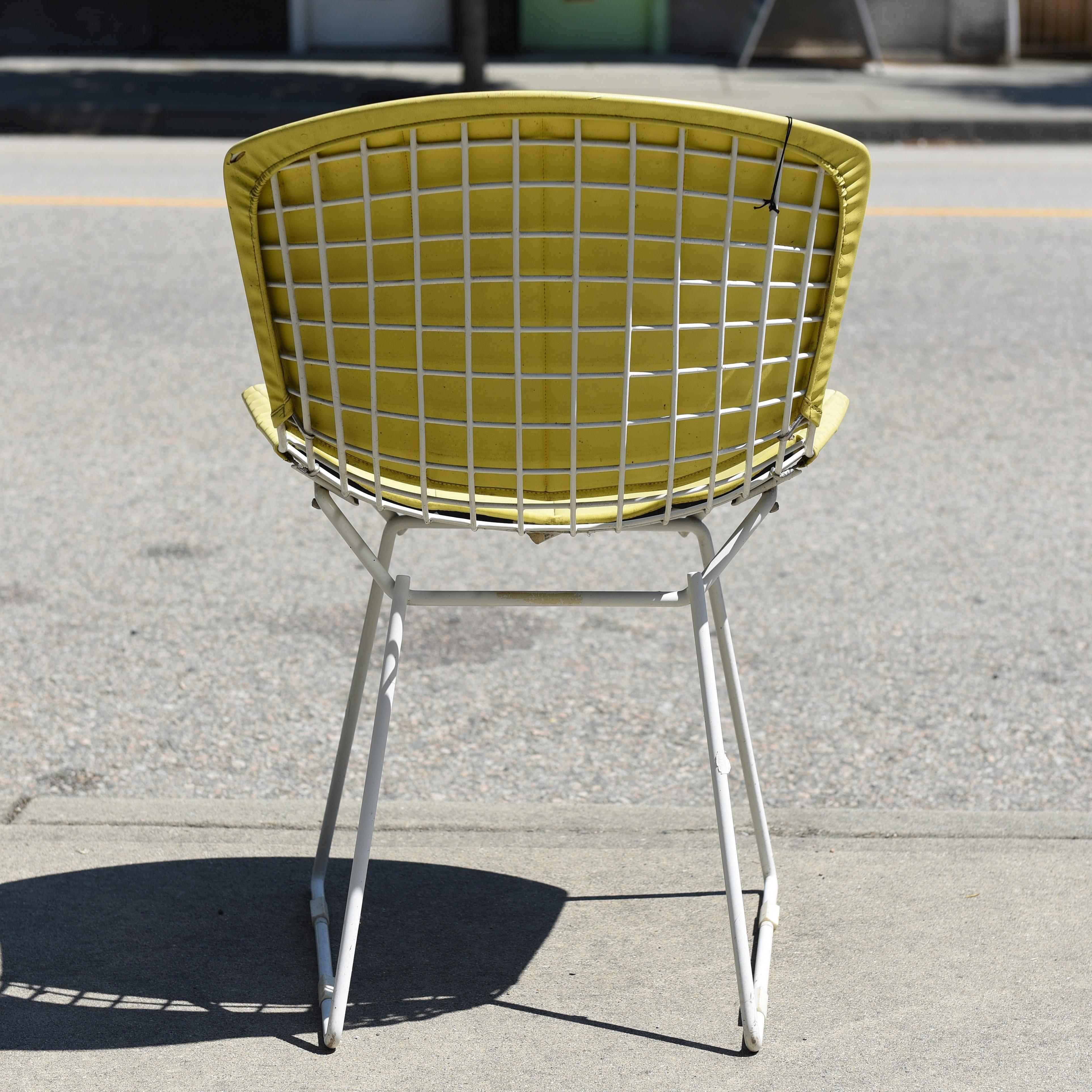 Bertoia Wire Chair In Good Condition In Vancouver, BC