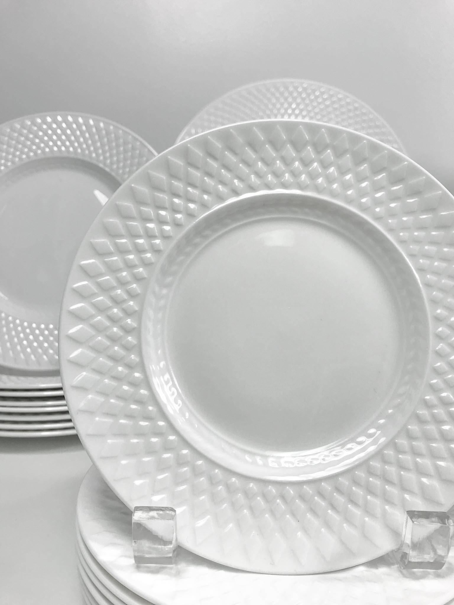 Mansard pattern bone china by Spode. This pattern consists of a white base with a lovely embossed geometric rim. Excellent condition. This 49-piece set includes the following:

Eight 6.25