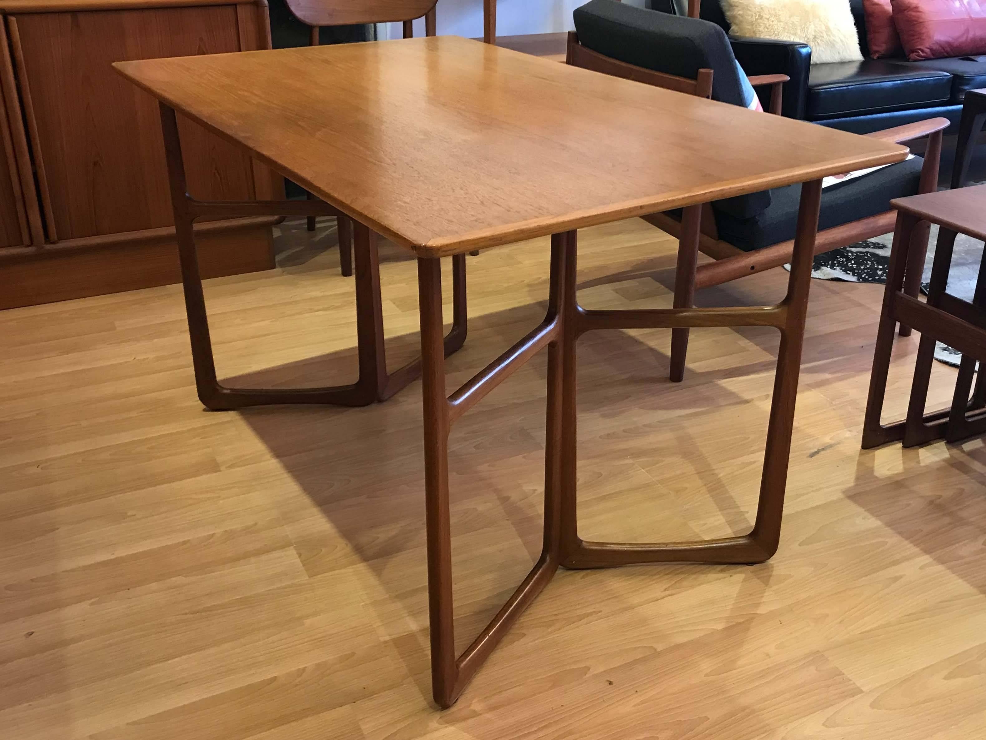 Compact dining table attributed to Peter Hvidt. Very good original condition, not marked.