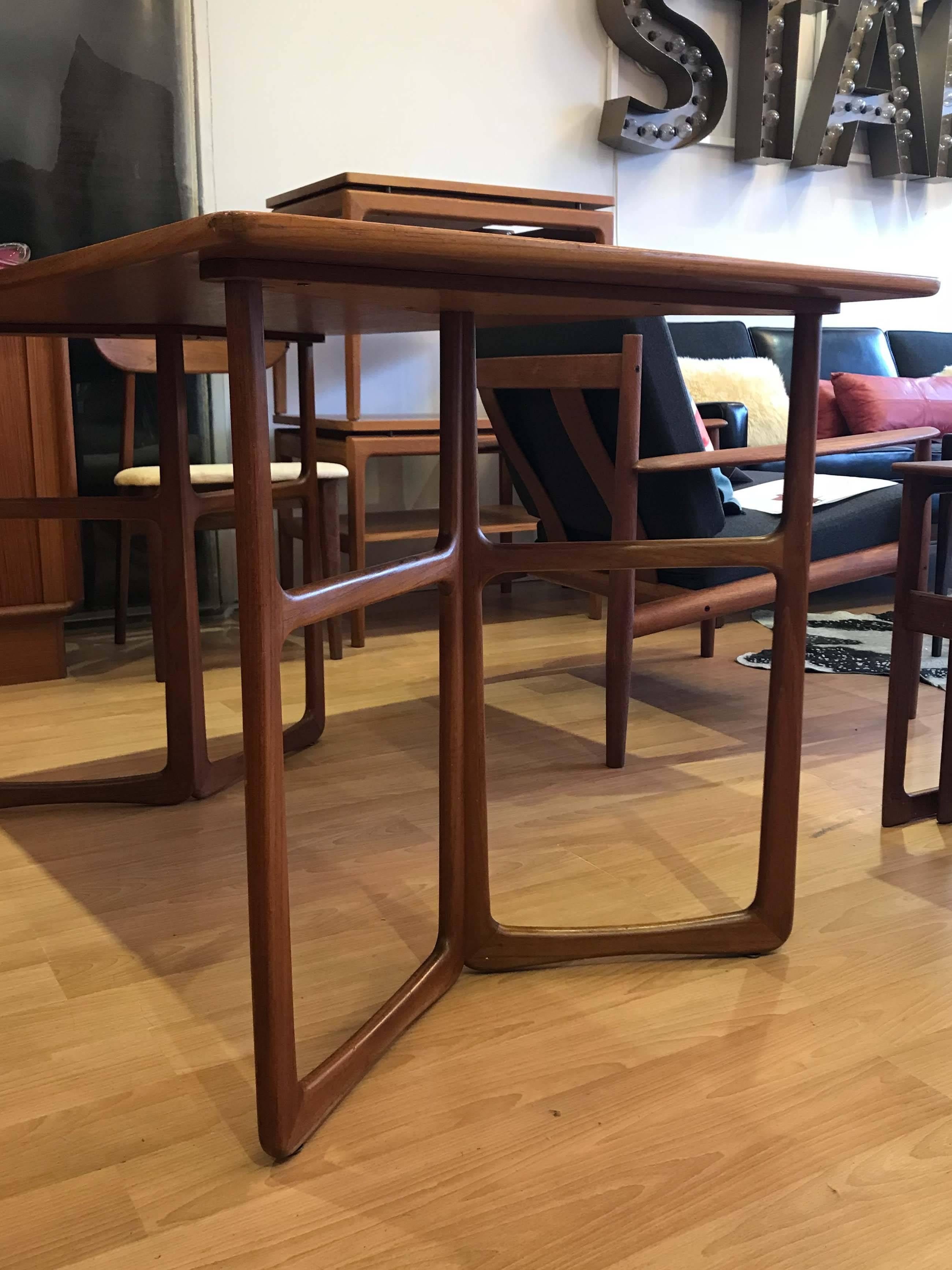 Mid-Century Modern Dining Table Attributed to Peter Hvidt For Sale