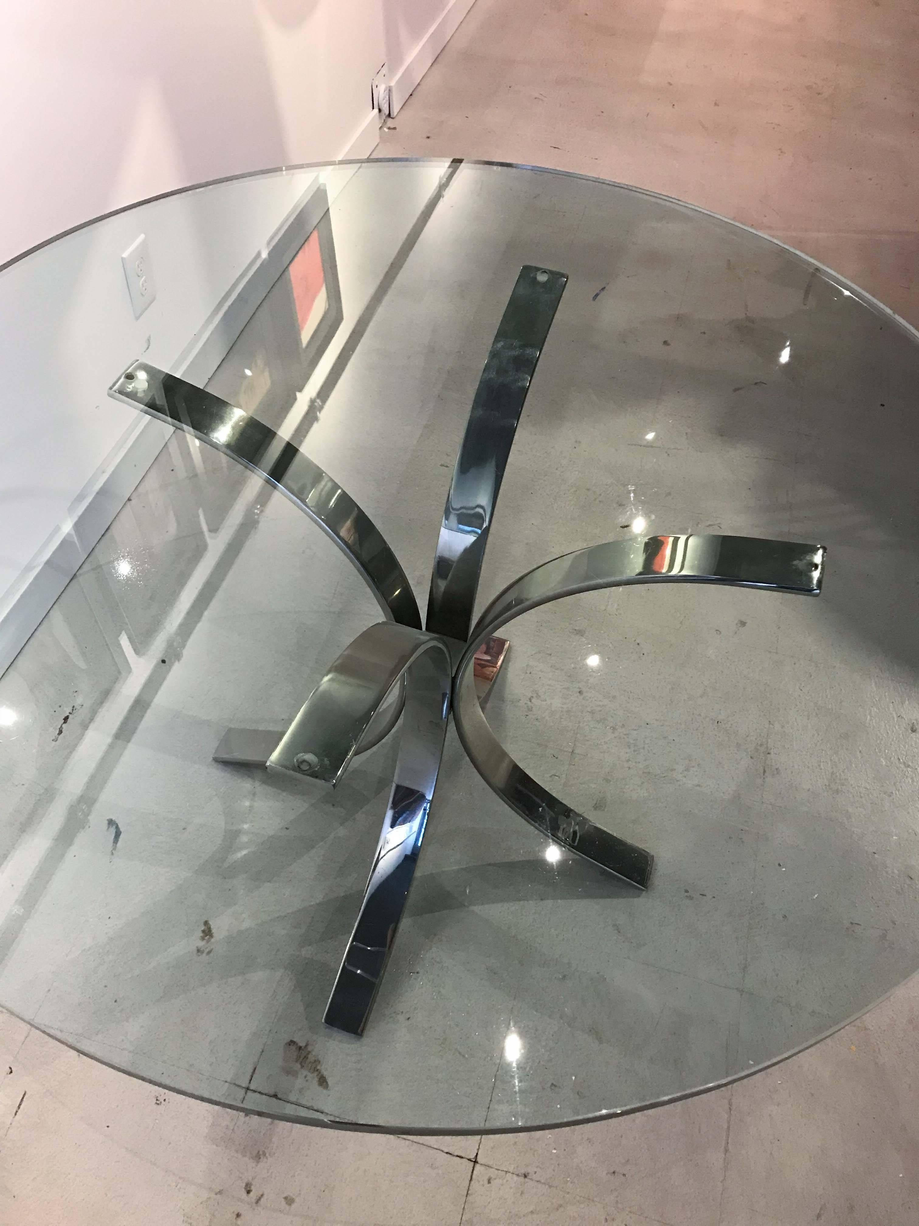 Mid-Century Modern Chrome Pedestal Table in the Manner of Willy Rizzo For Sale