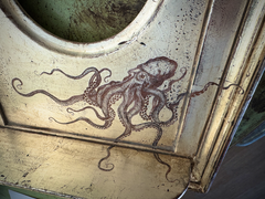 Konvexspiegel aus Sterlingsilber mit Oktopus-Motiv und „Verre Églomisé“-Technik von Troy Stafford
