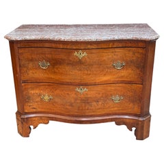 Commode en acajou de style George III de la fin du XIXe siècle, à lignes sinueuses et plateau en marbre