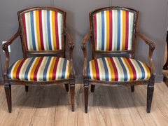 Paire de fauteuils italiens en noyer sculpté de la fin du XVIIIe siècle