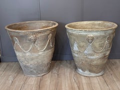 Coppia di vasi da giardino napoletani in terracotta del XIX secolo con maschere e festoni