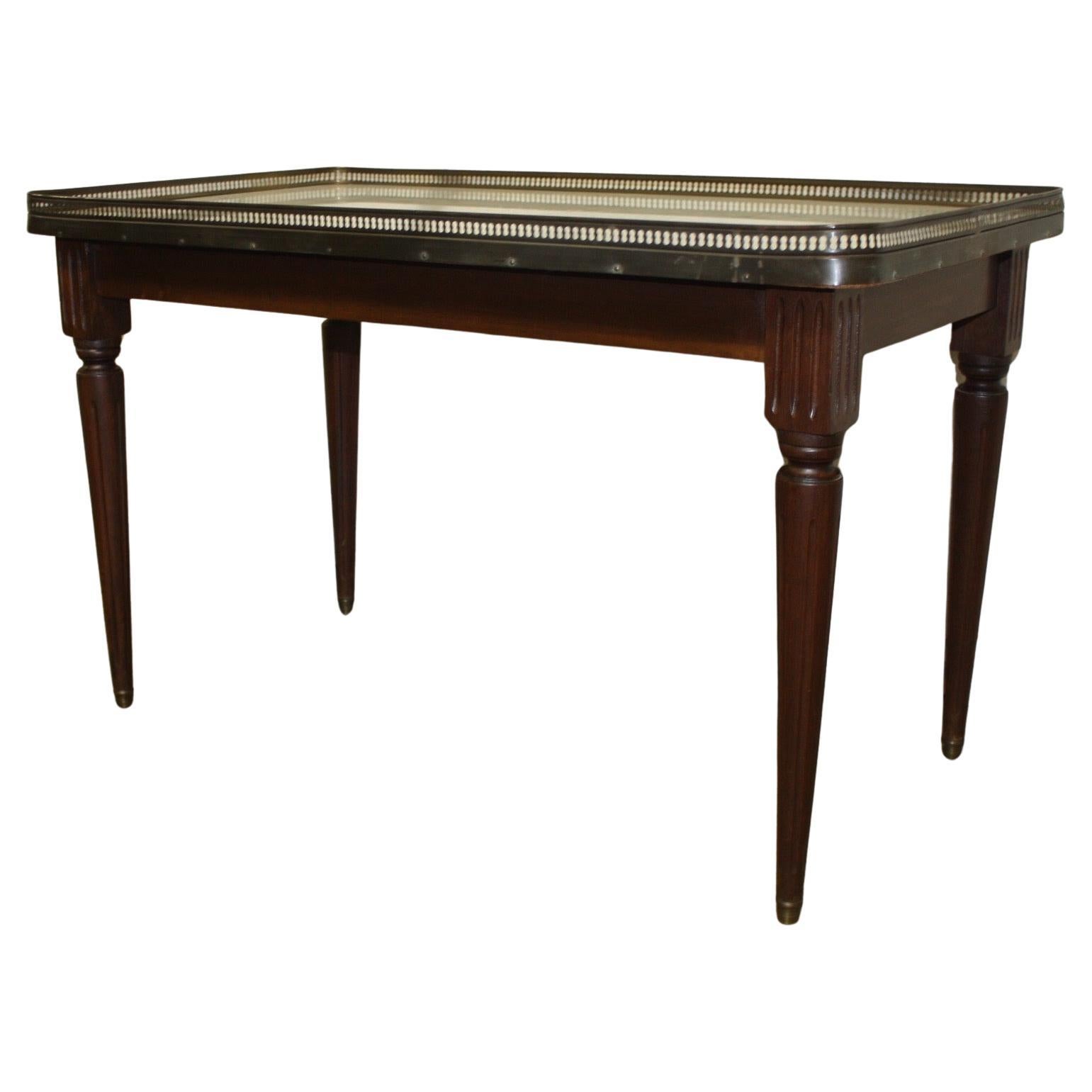 Ein charmanter französischer Tisch im Louis-XVI.-Stil (Louis XVI.) im Angebot