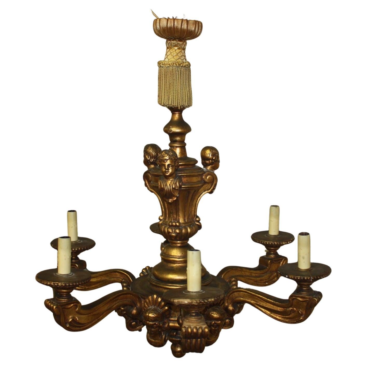 Lustre en bois doré français du début du 20e siècle.