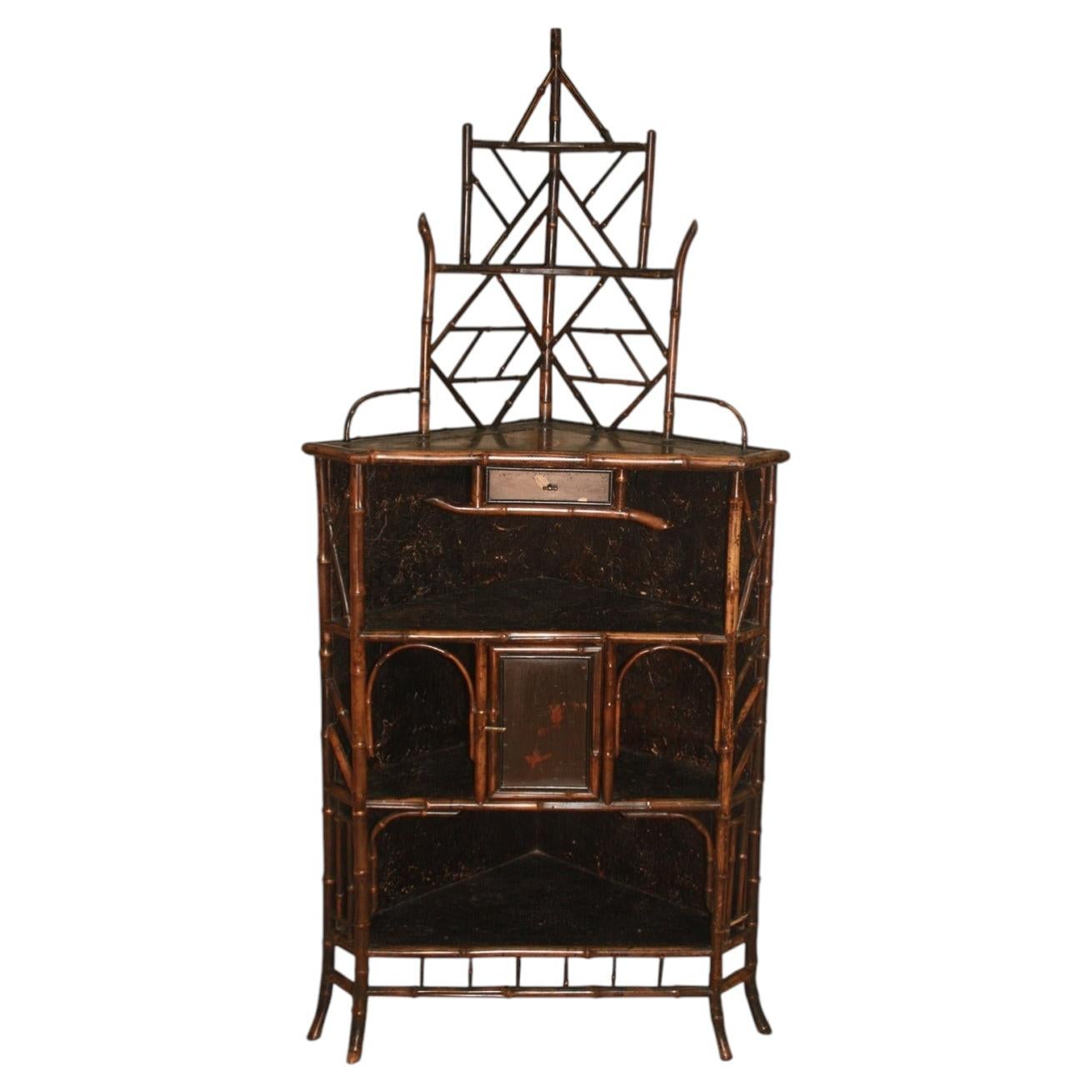 Chinoiserie-Eckschrank aus schwarz lackiertem Bambusholz des 19.