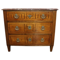 Commode française du XVIIIe siècle, marbre et bois de fruitier, marqueterie, vers 1780