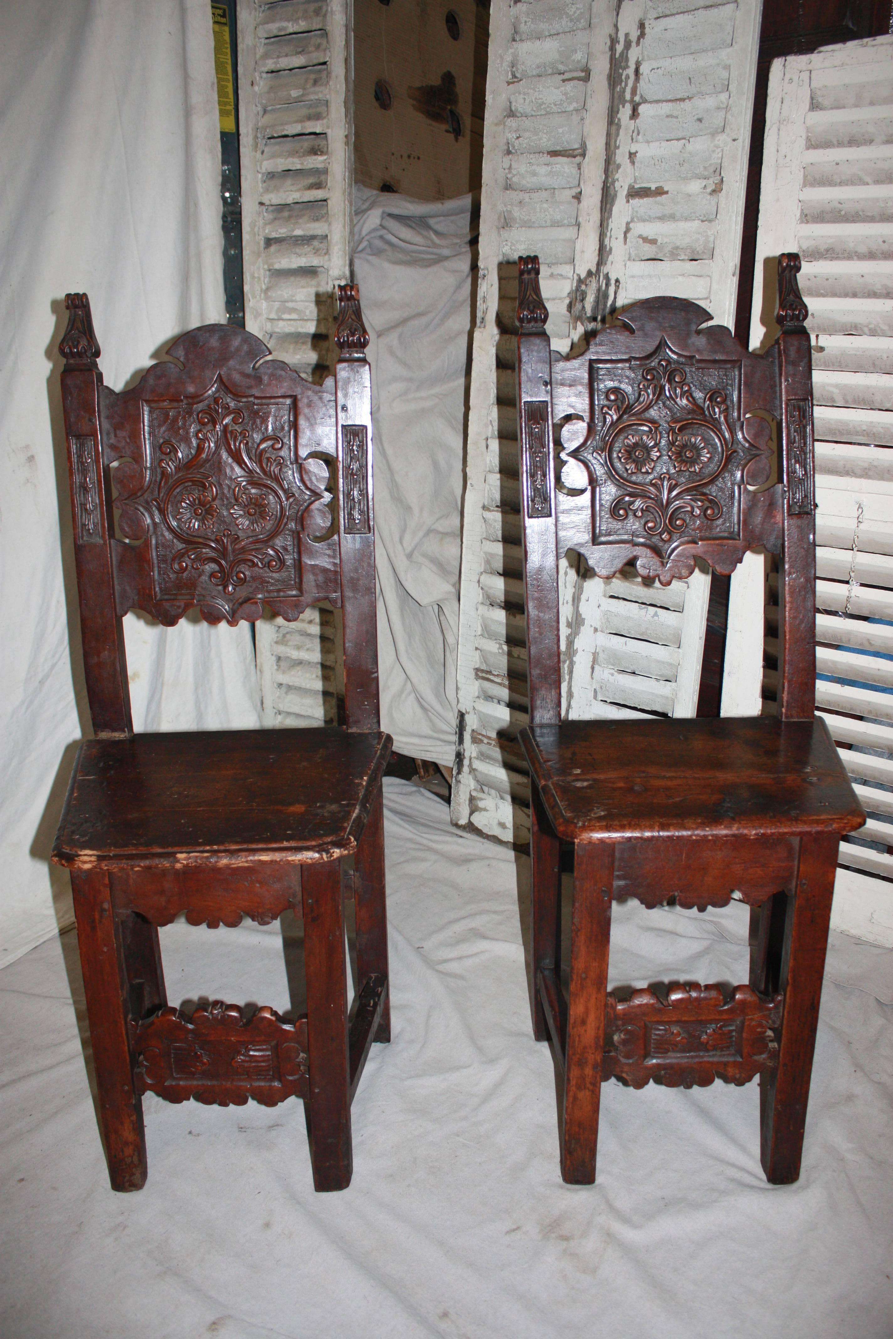 Pair of 17th century French chairs. The wood is made of carved oak.