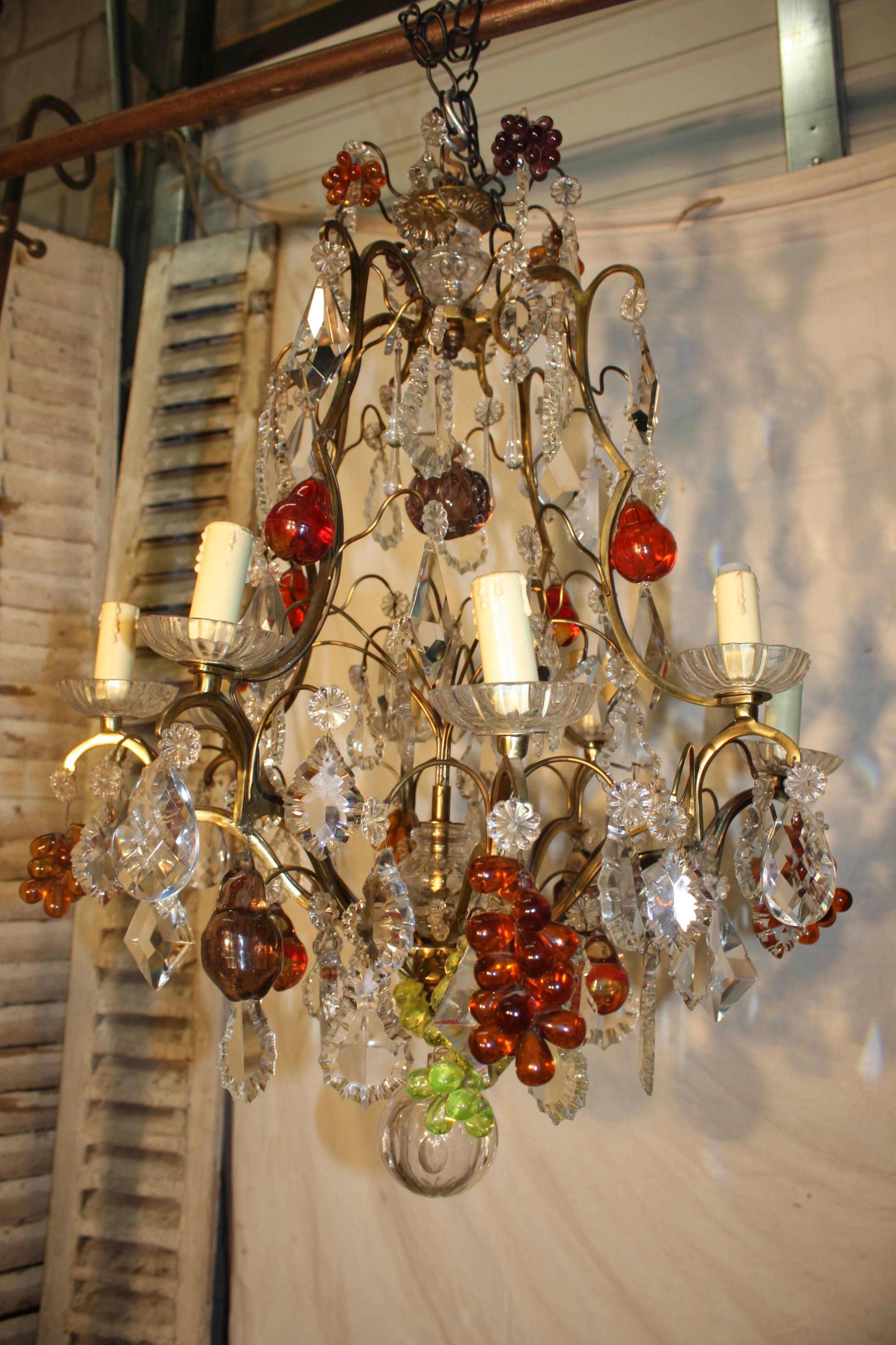 Charming French chandelier Louis XV style, early 20th century. Made of bronze and crystal.