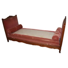 Letto da giorno francese Luigi XV, noce con velluto rosso, CIRCA 1880