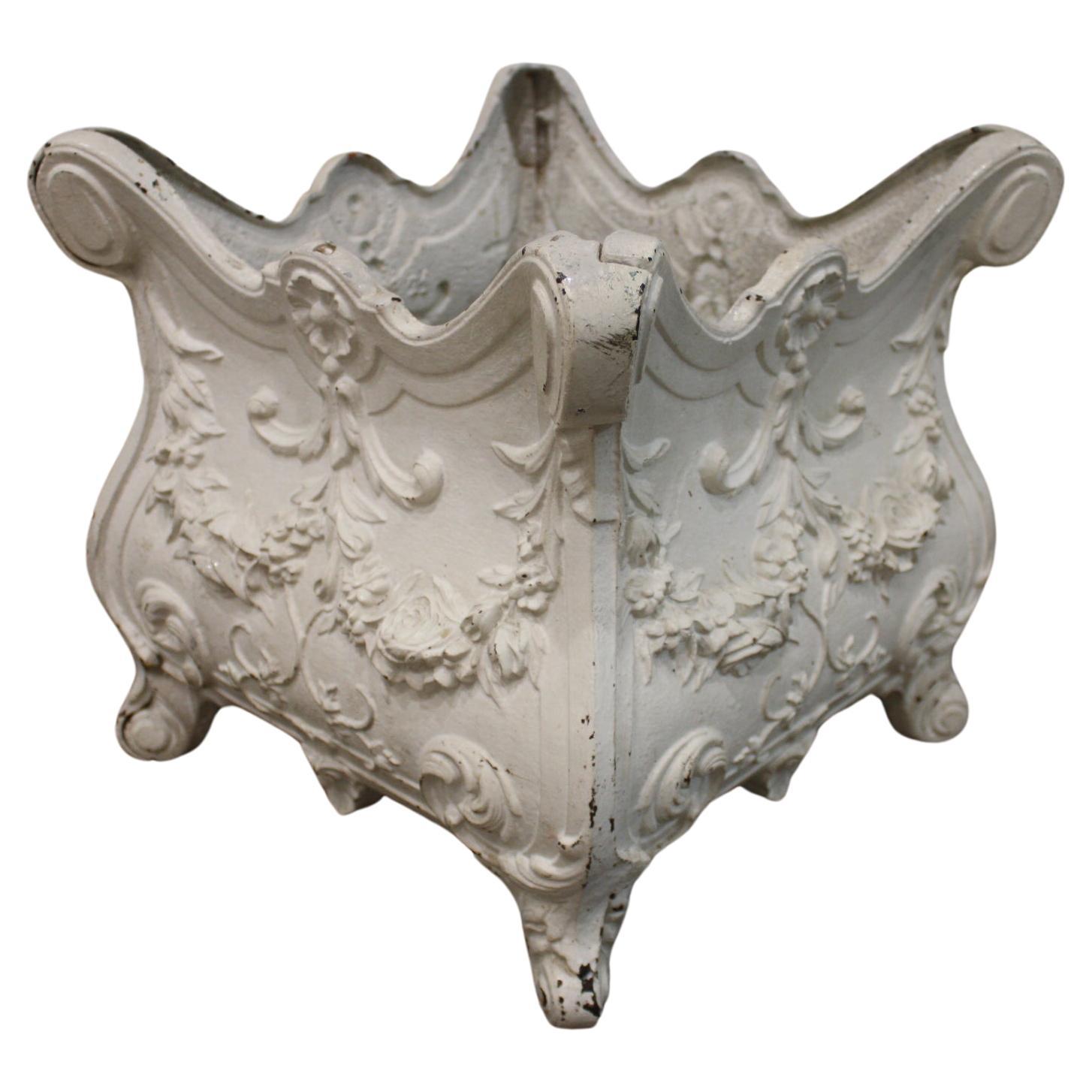 Französische Jardiniere aus Eisen, weiß lackiert, Stil Louis XV, CIRCA 1920