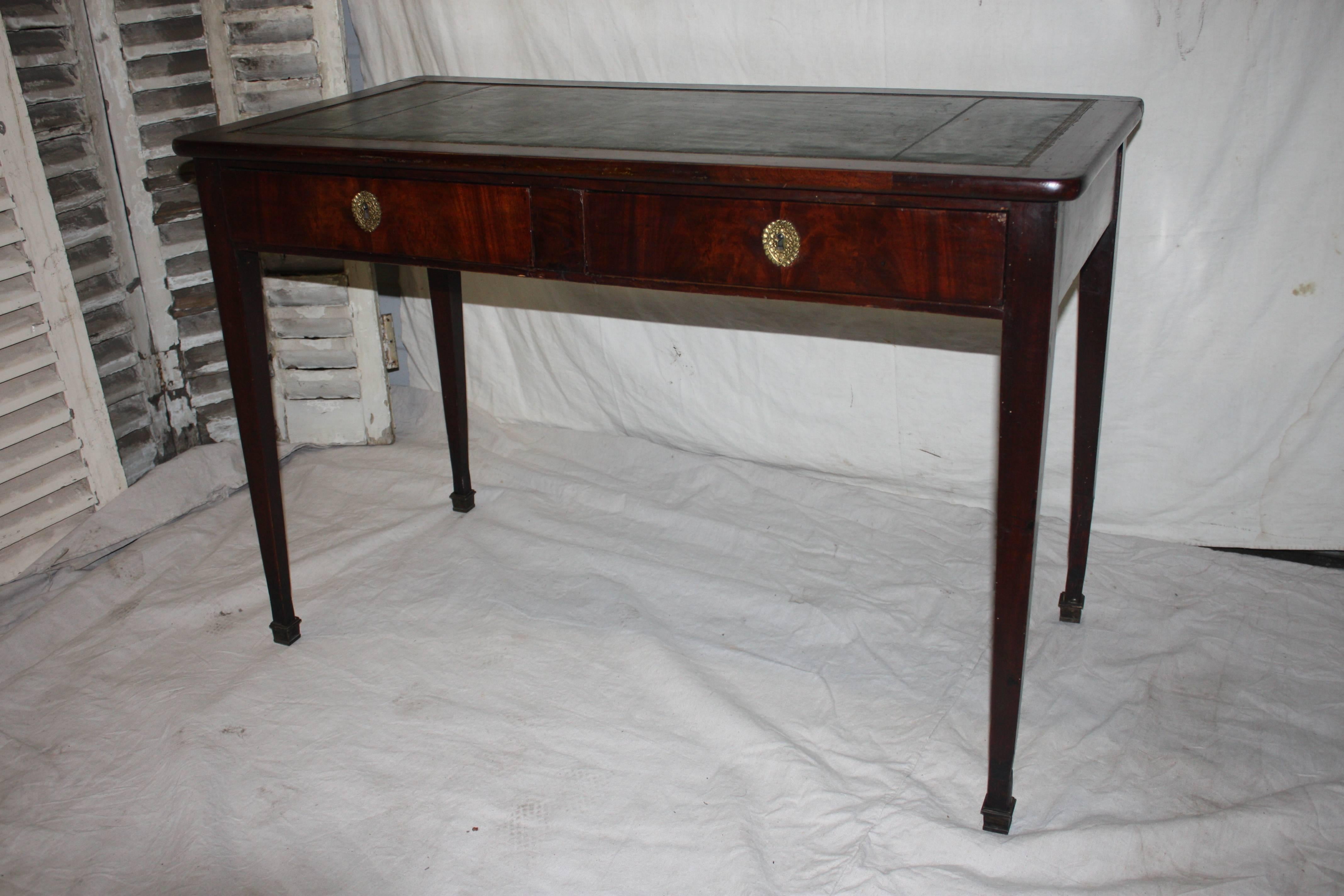 Early 19th century French desk, Louis XVI style. The wood is in flamed mahogany.