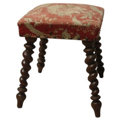 Tabouret en noyer de style Louis XIV du XIXe siècle, fabriqué par la Maison Jeanselme, en France