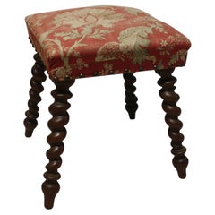 Tabouret en noyer de style Louis XIV du XIXe siècle, fabriqué par la Maison Jeanselme, en France