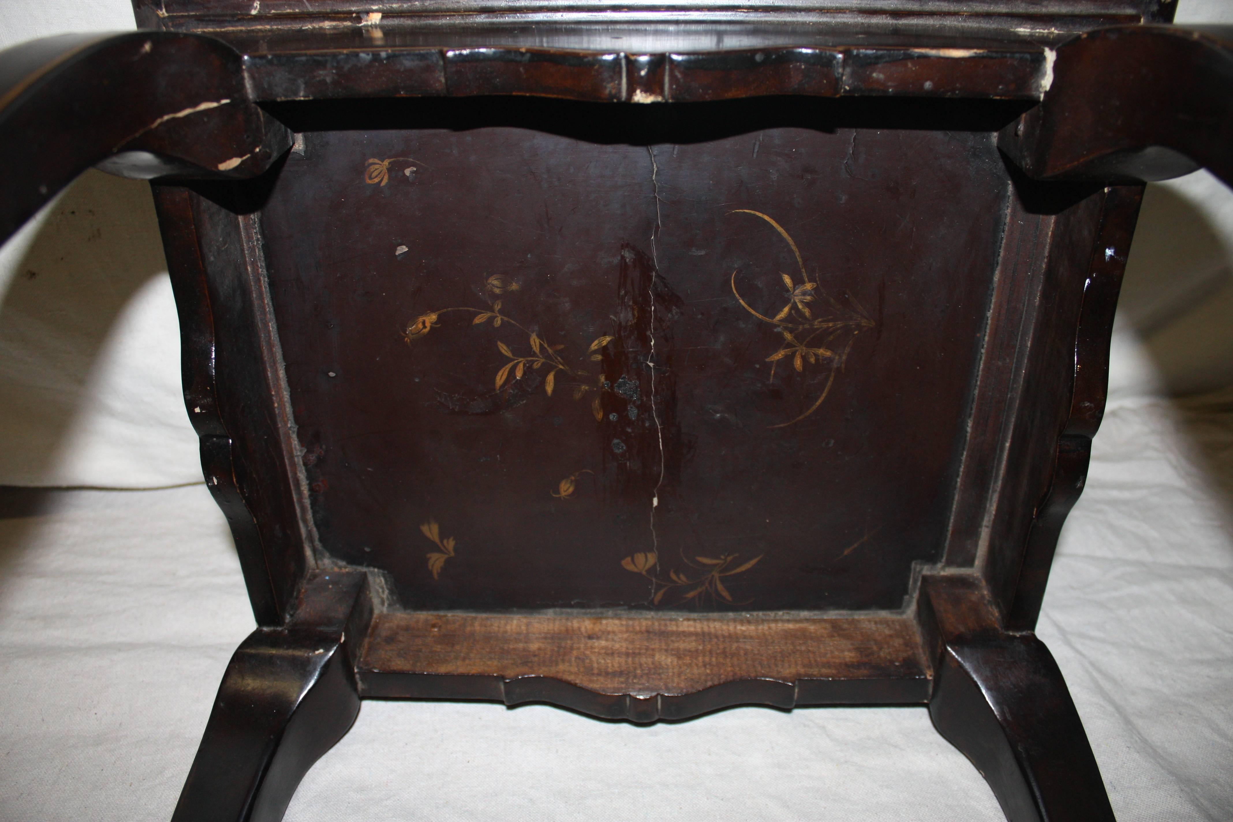19th Century Chinoiserie Side Table For Sale 4