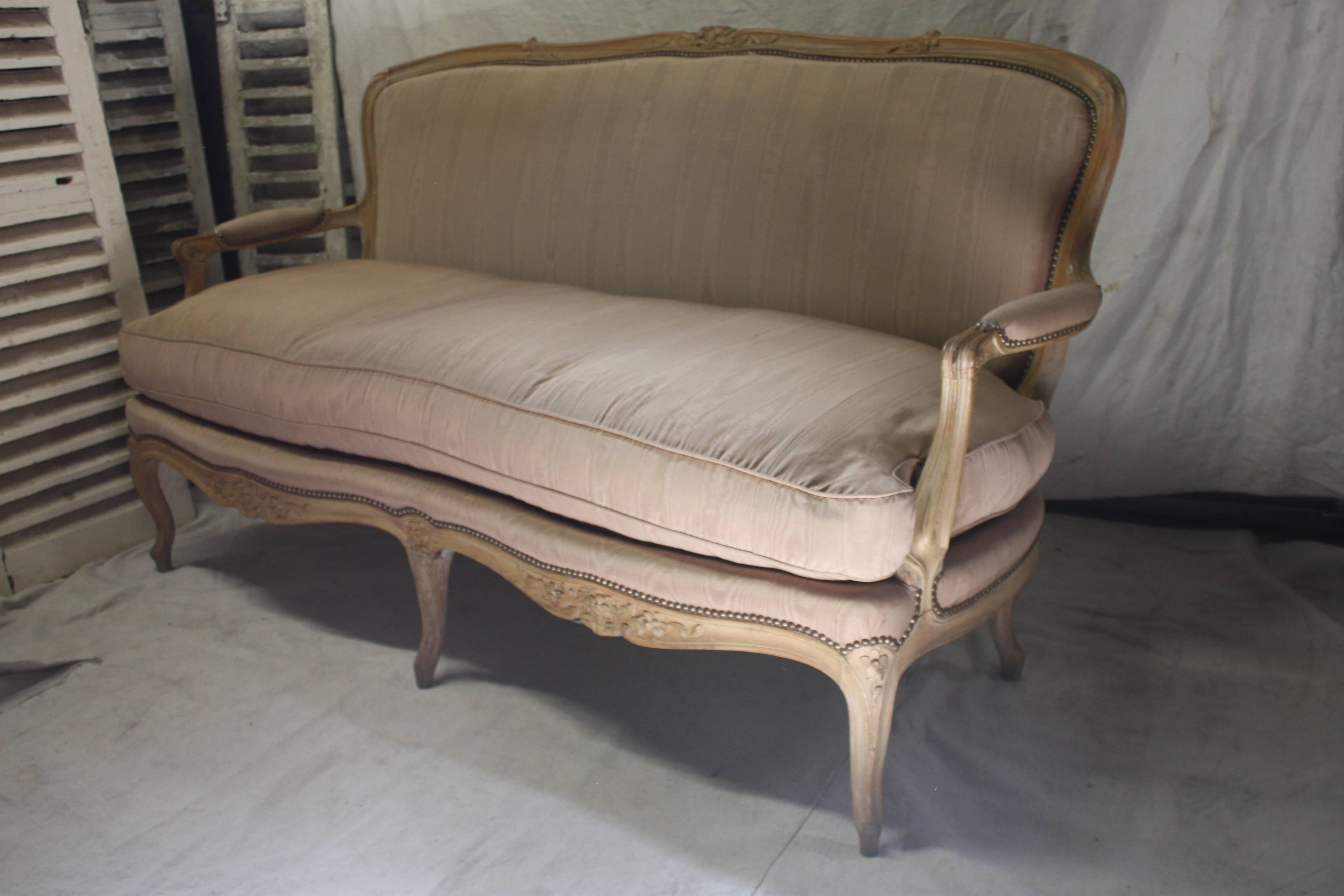 Louis XV style canapé, natural carved wood. The cushions are filled up with feathers, circa 1940.