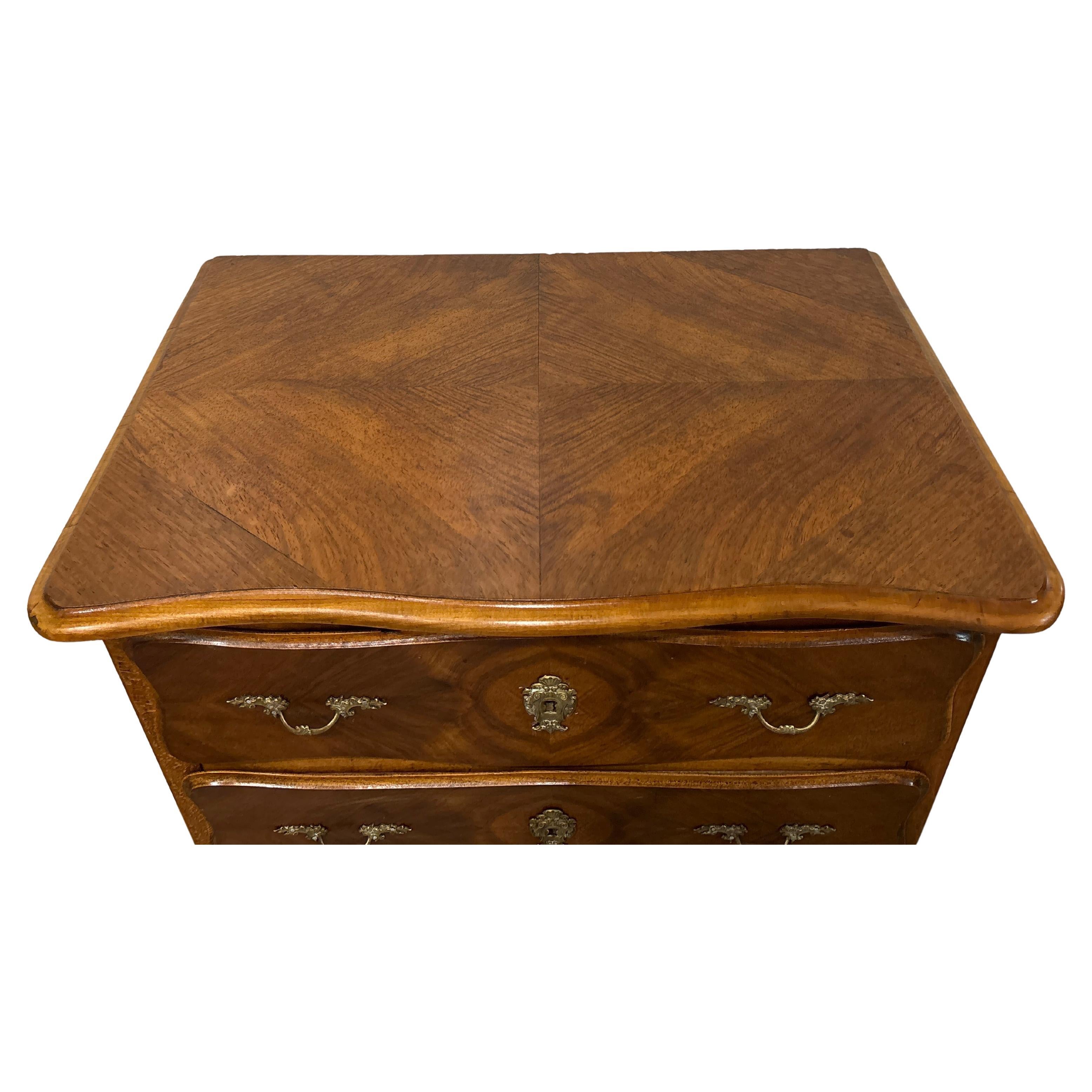 Commode francese dei primi del Novecento In condizioni buone in vendita a Stockbridge, GA