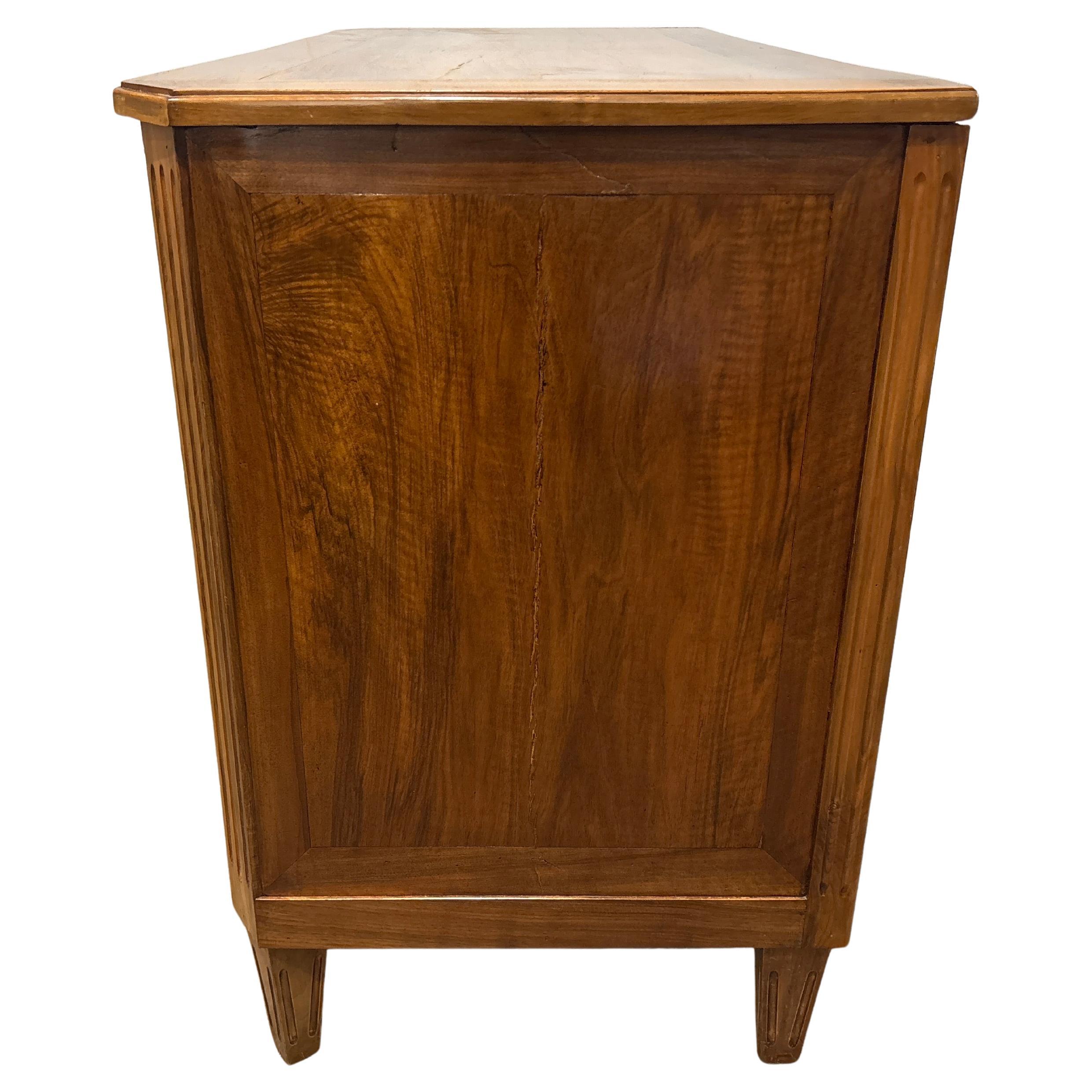 Cómoda francesa Luis XVI del siglo XVIII en venta 2