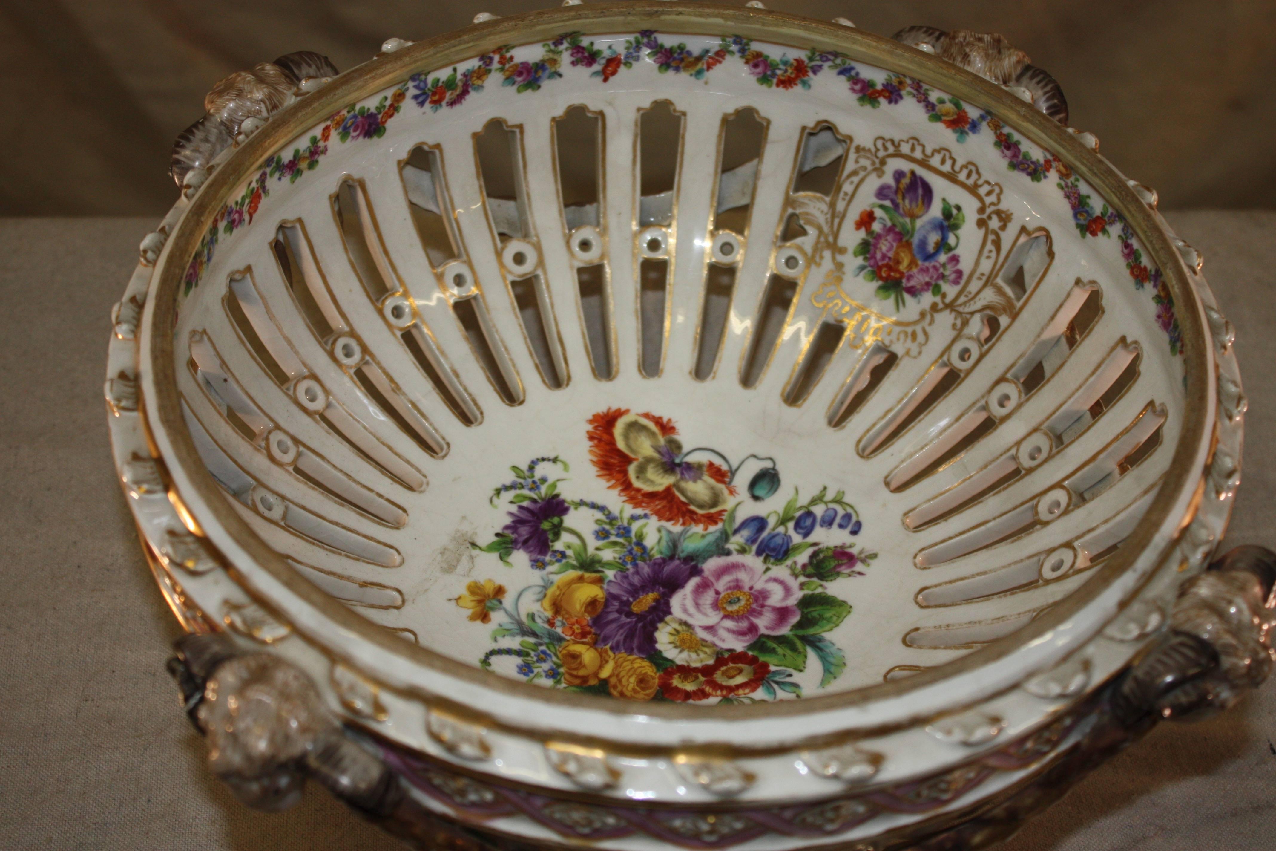 Französische Porzellanurne des 19. Jahrhunderts im Zustand „Hervorragend“ im Angebot in Stockbridge, GA