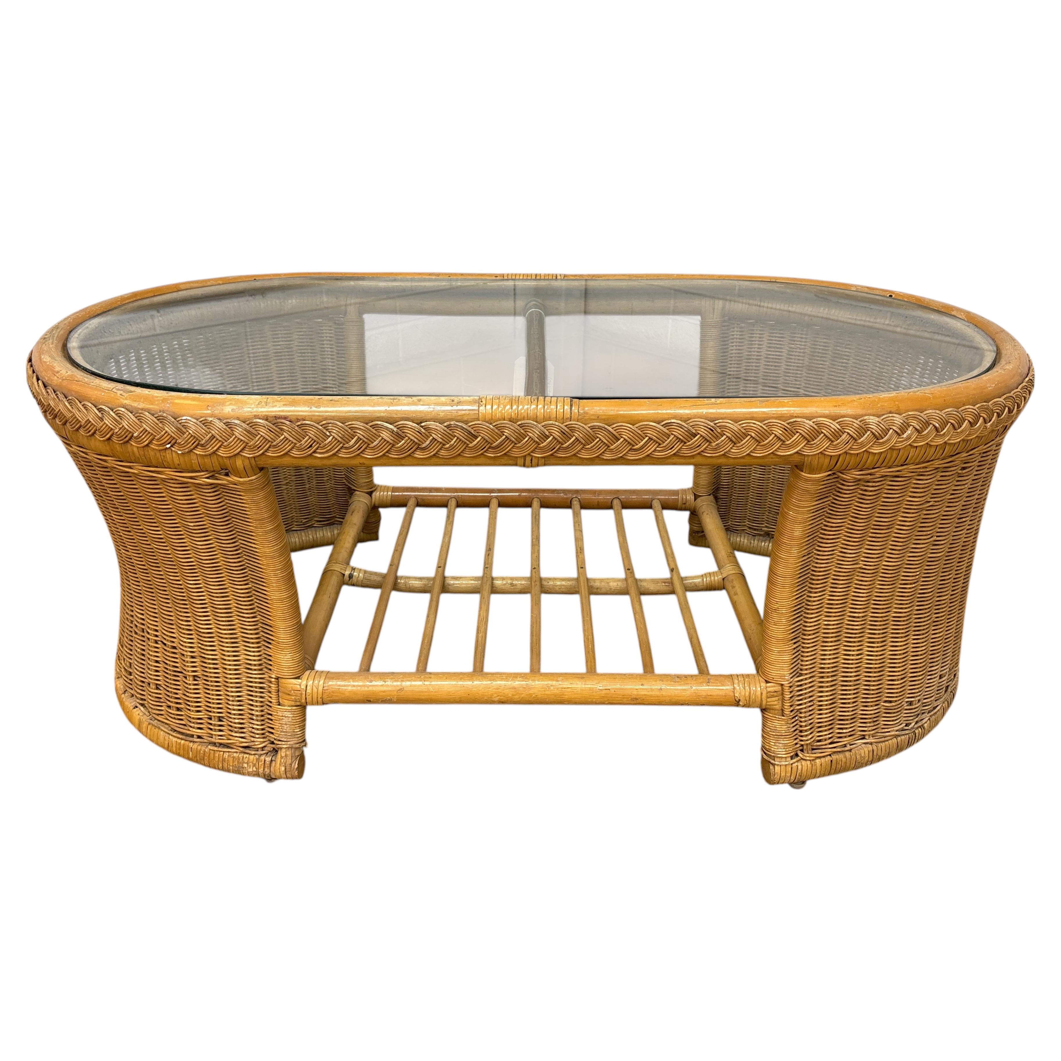 Table basse de style français, en rotin et bambou avec plateau en verre, vers 1920 en vente