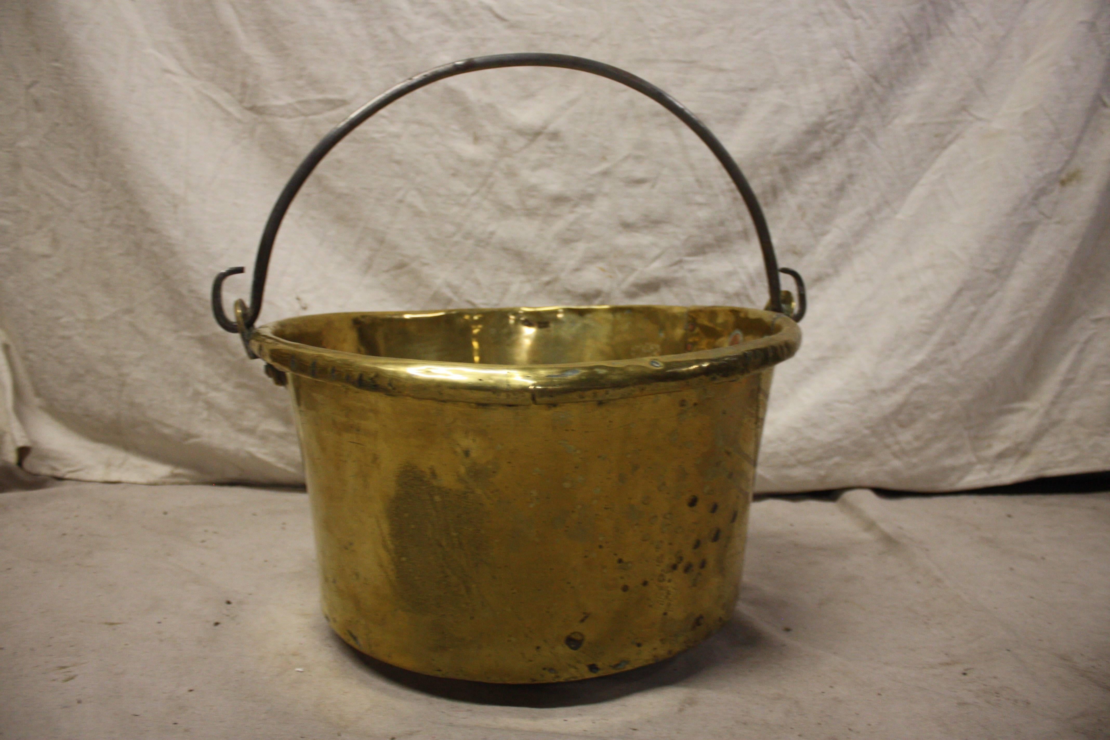 French 18th century large cauldron in brass, beautiful patina, can be used as a planter.