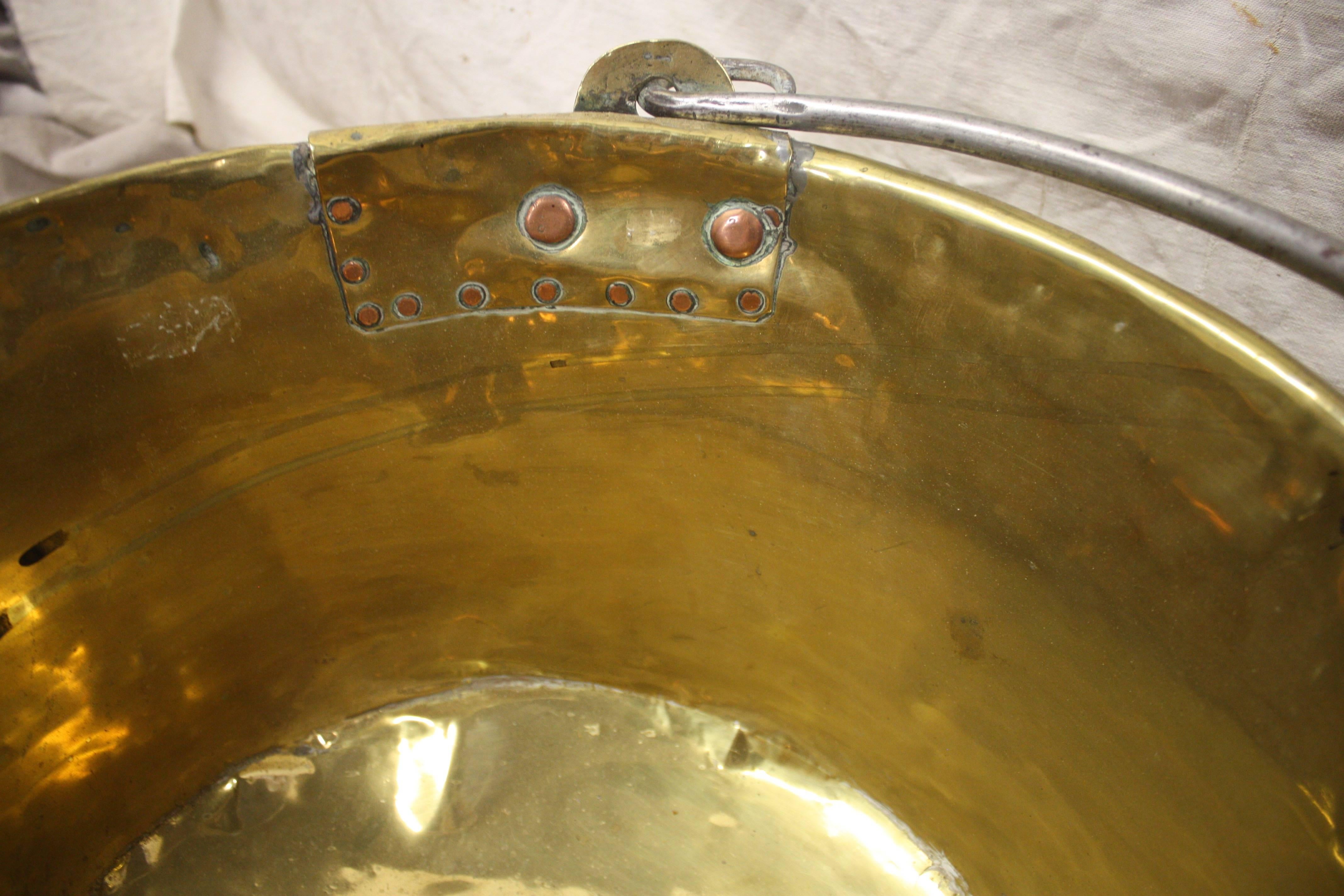 French Early 19th Century Large Cauldron in Brass In Good Condition For Sale In Stockbridge, GA