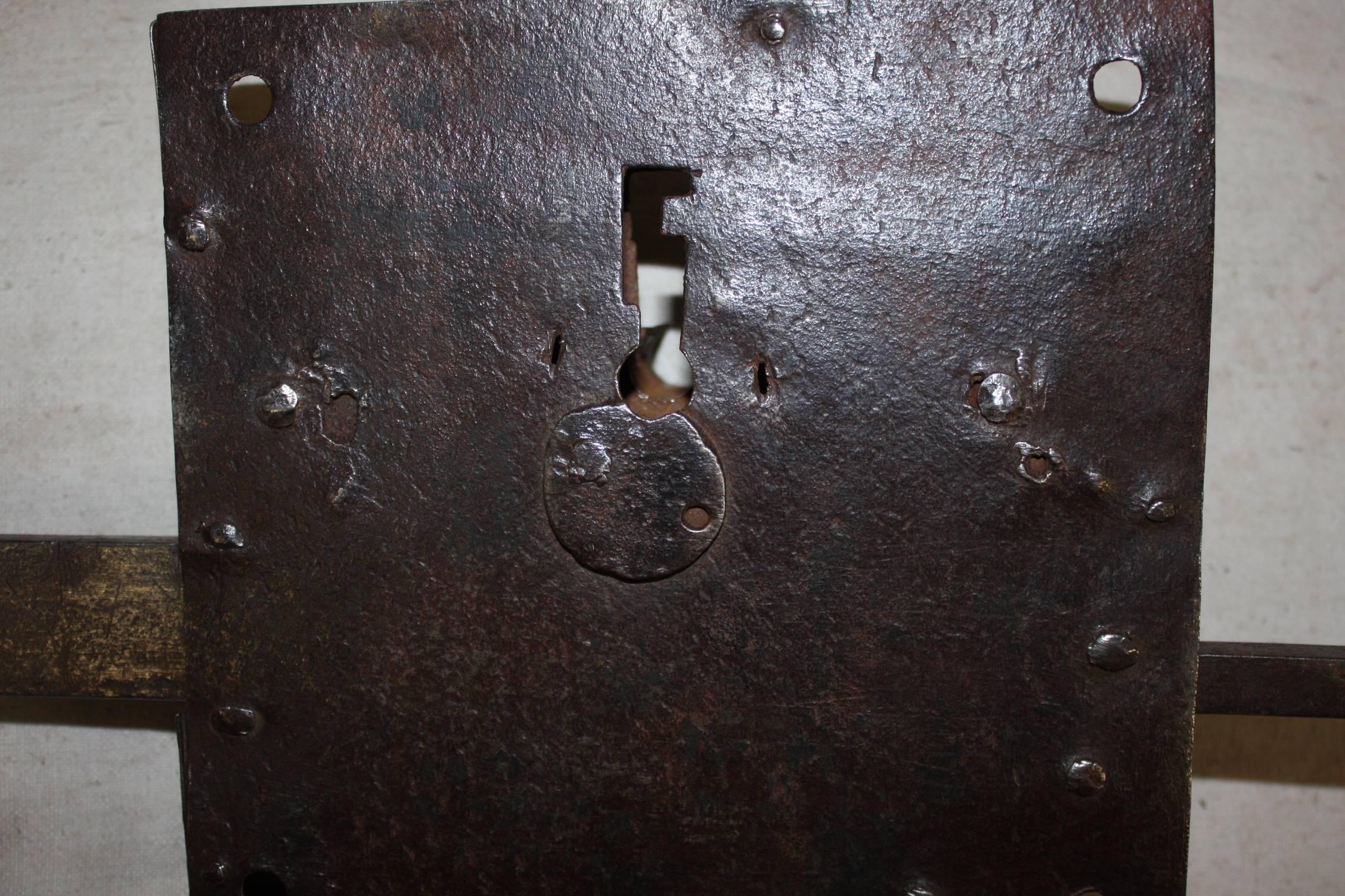 Exceptional 18th Century Lock In Good Condition For Sale In Stockbridge, GA