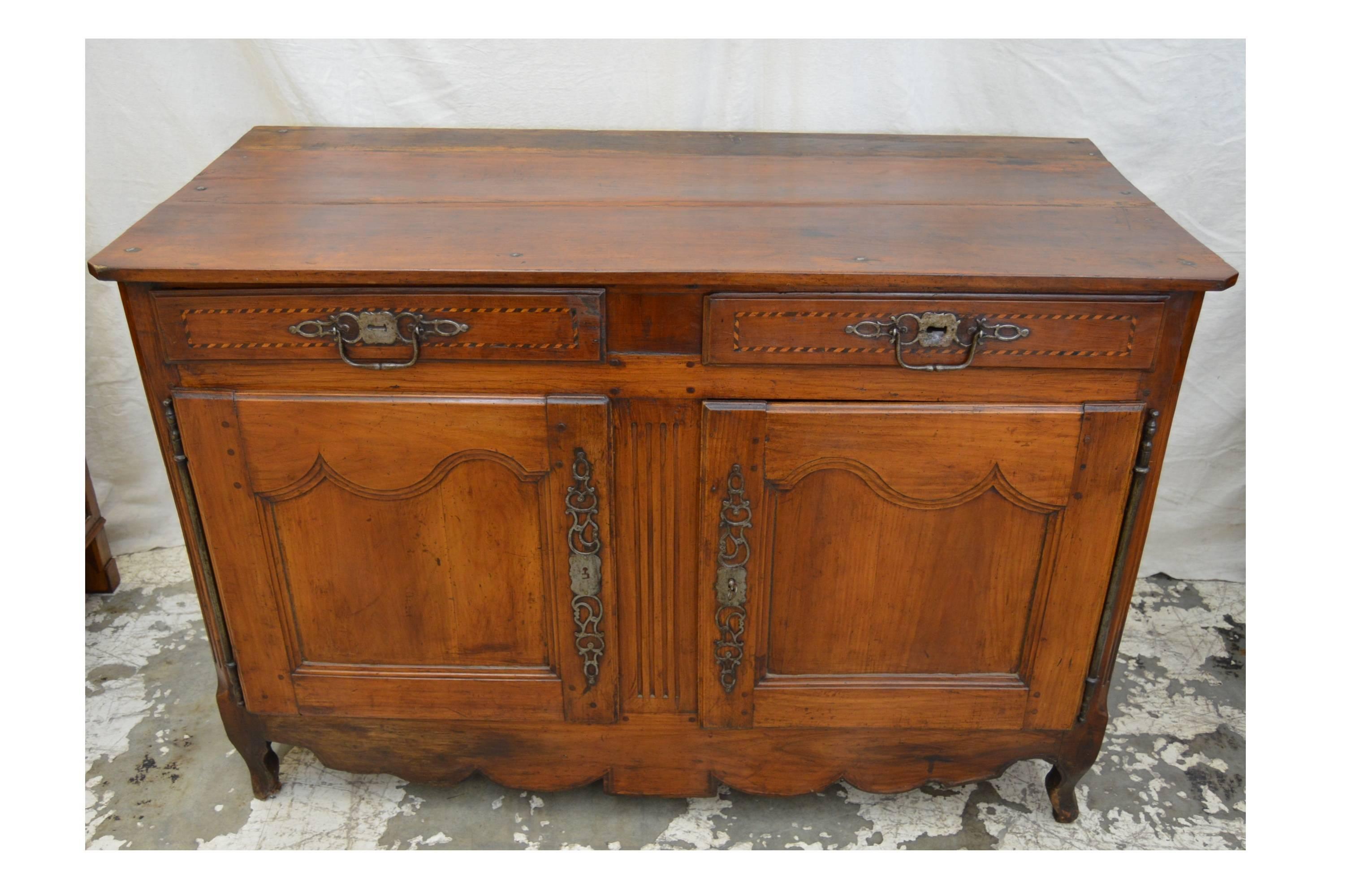 Gorgeous 18th century French cabinet, Louis XV period.