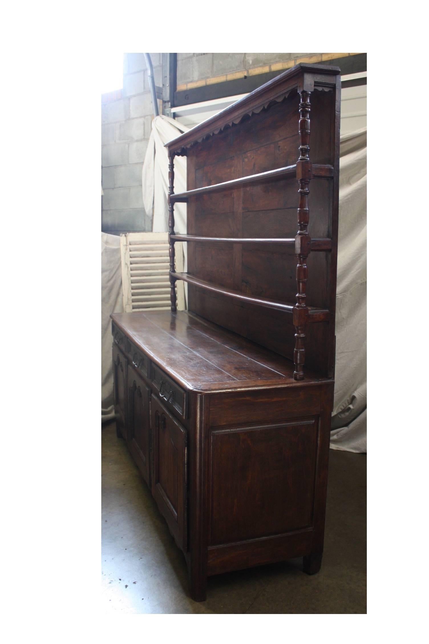Remarkable 18th Century French Hutch In Good Condition In Stockbridge, GA