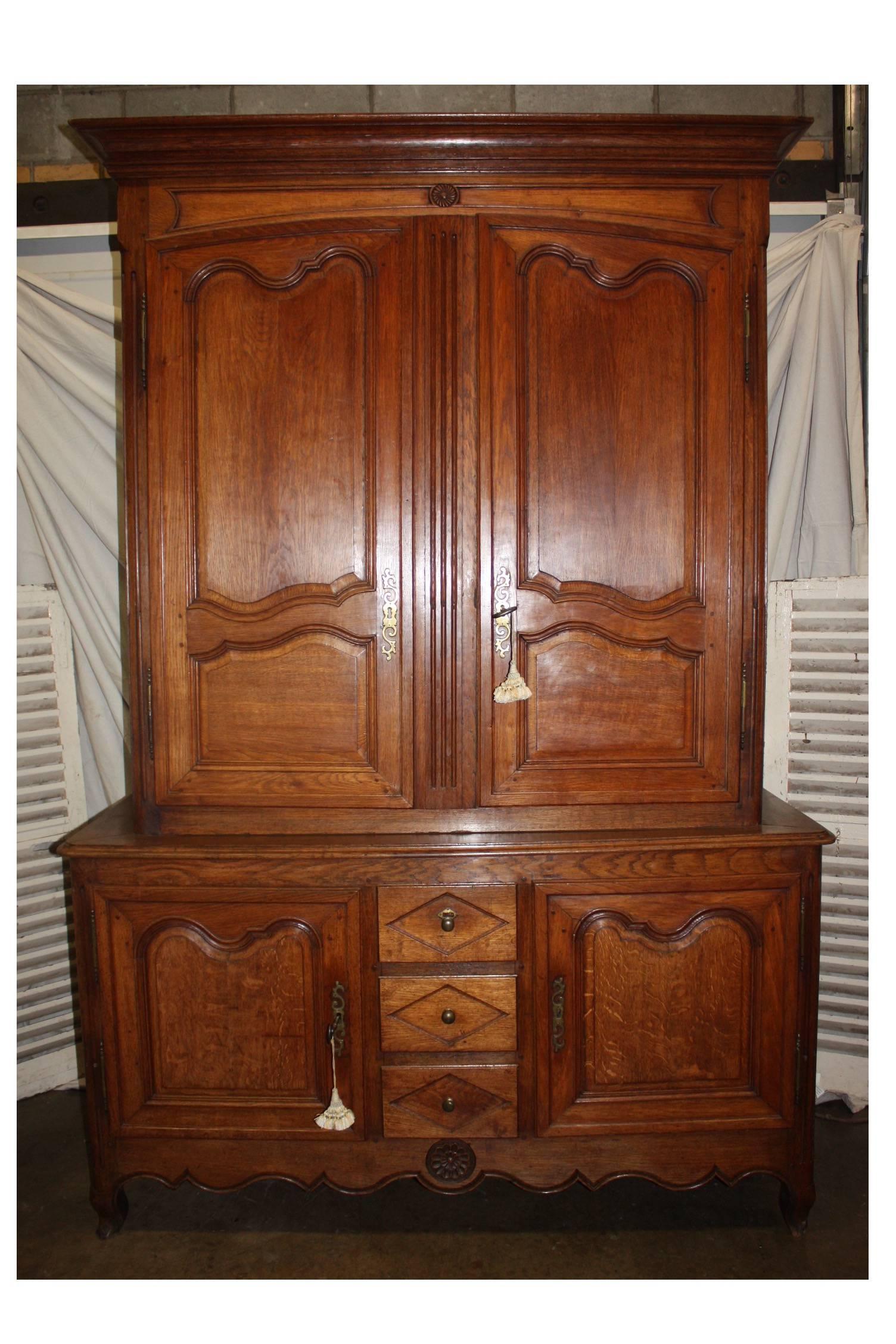 Magnificent early 19th century French cabinet deux-corps.