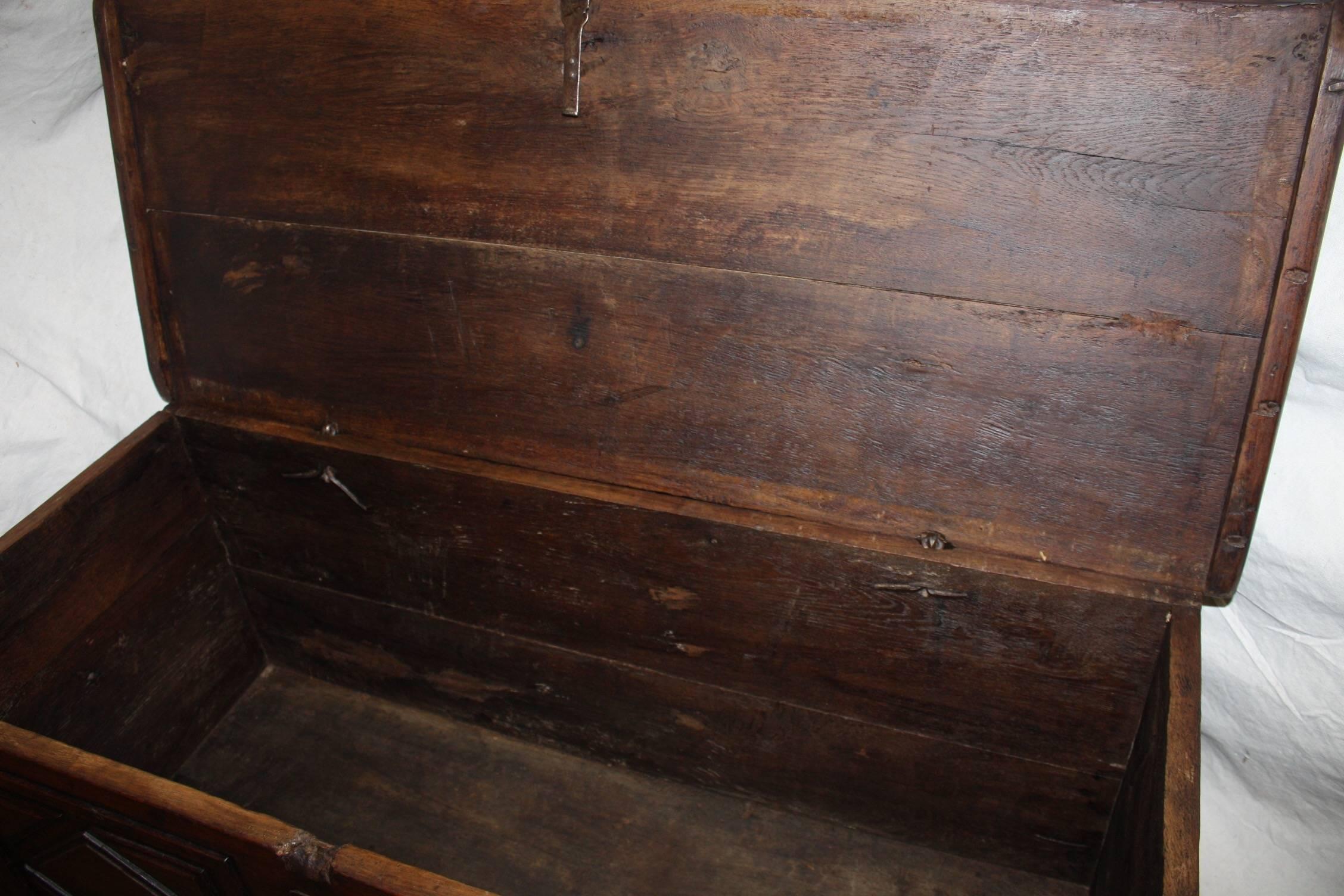 17th Century French Trunk In Good Condition In Stockbridge, GA