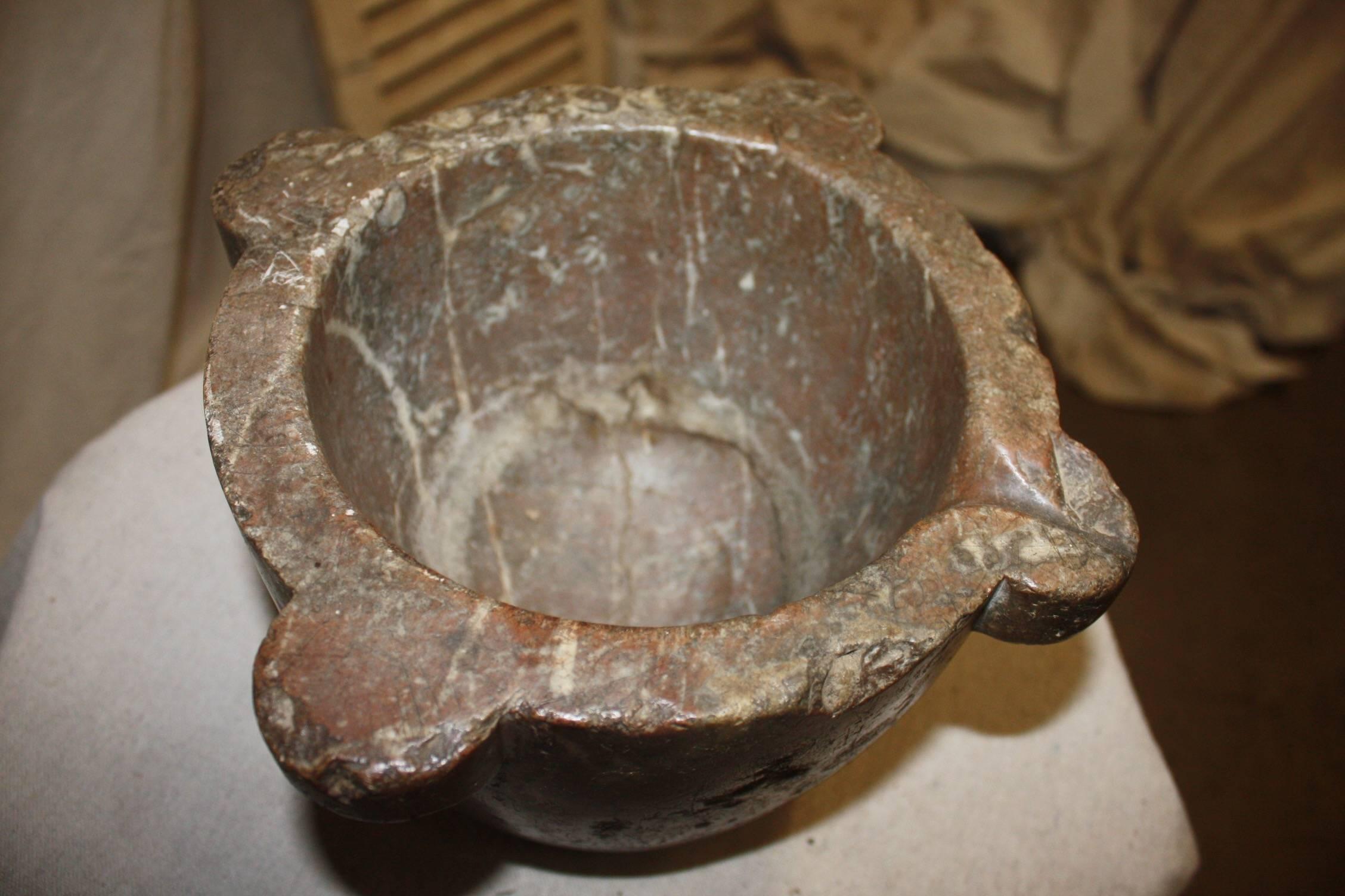 Mortaio di marmo francese del XVIII secolo in vendita 2