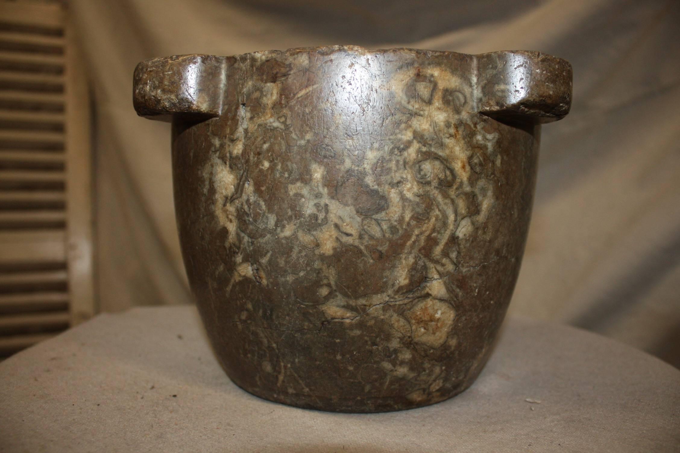 French 18th Century Marble Mortar For Sale 4
