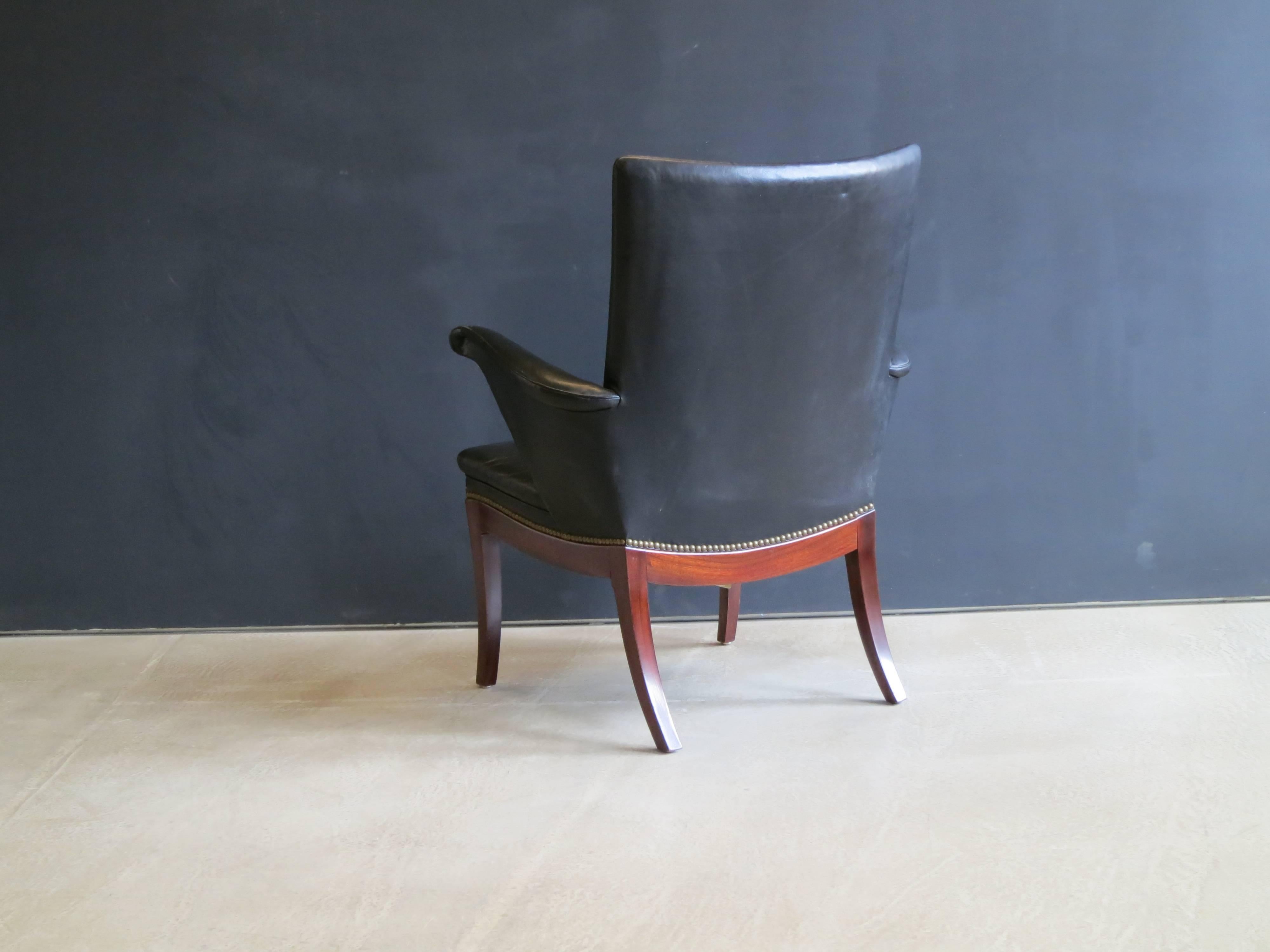 1930s Armchair in Original Black Leather by Frits Henningsen In Excellent Condition For Sale In New York, NY