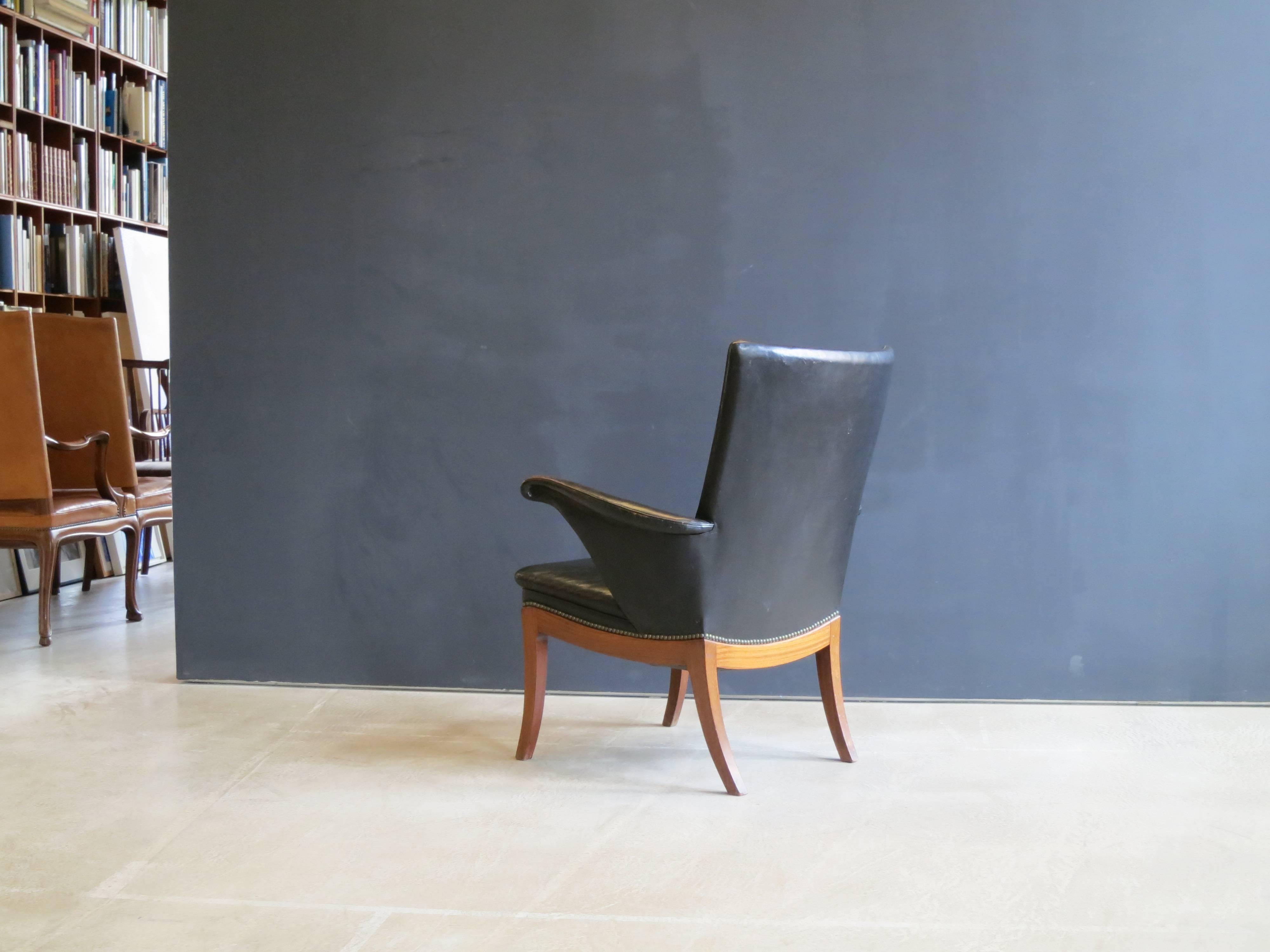 Mid-20th Century 1930s Armchair in Original Black Leather by Frits Henningsen For Sale