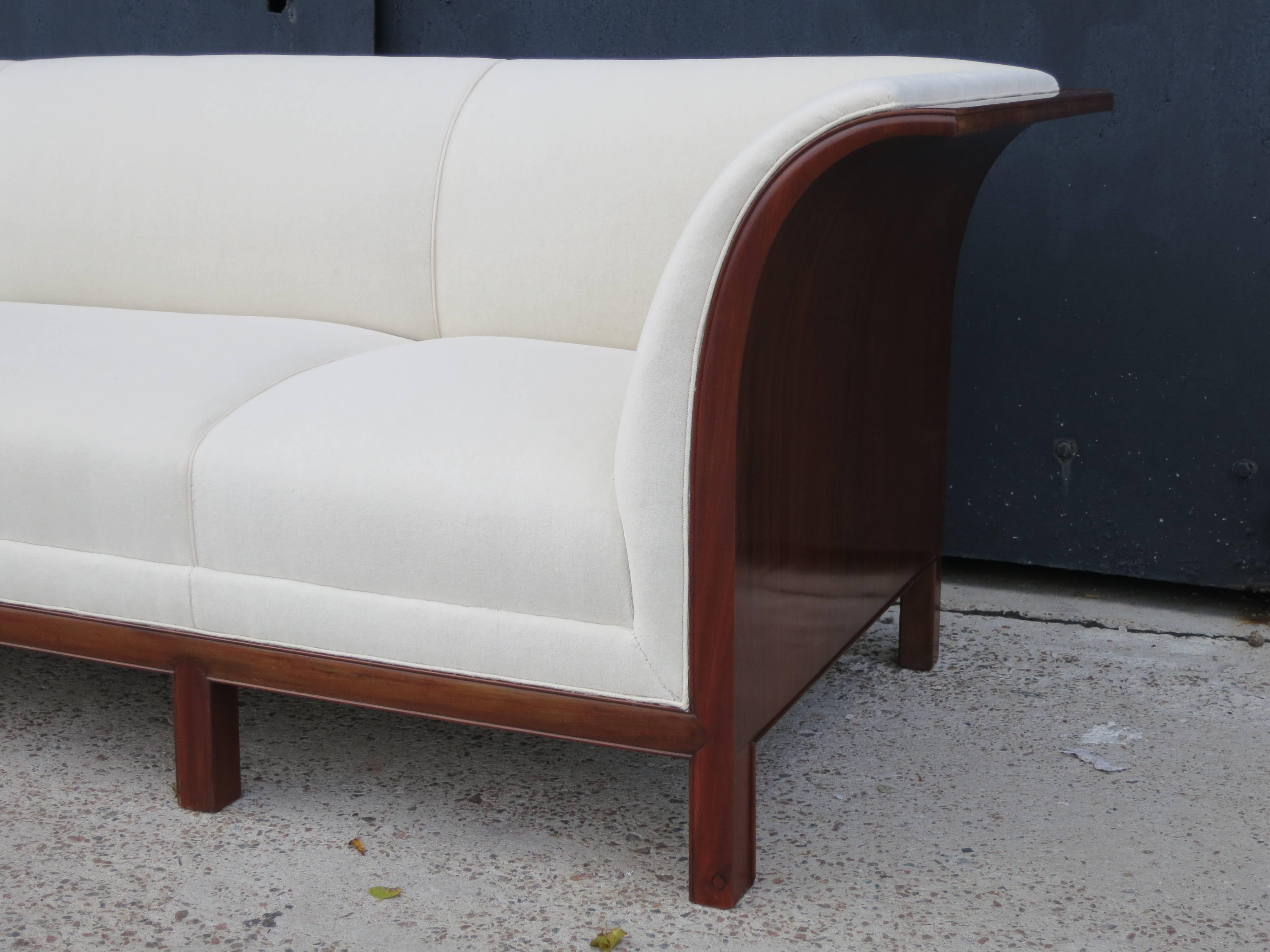Sofa in Carved Cuban Mahogany and Alpaca Velvet by Frits Henningsen, 1930s  In Excellent Condition For Sale In New York, NY
