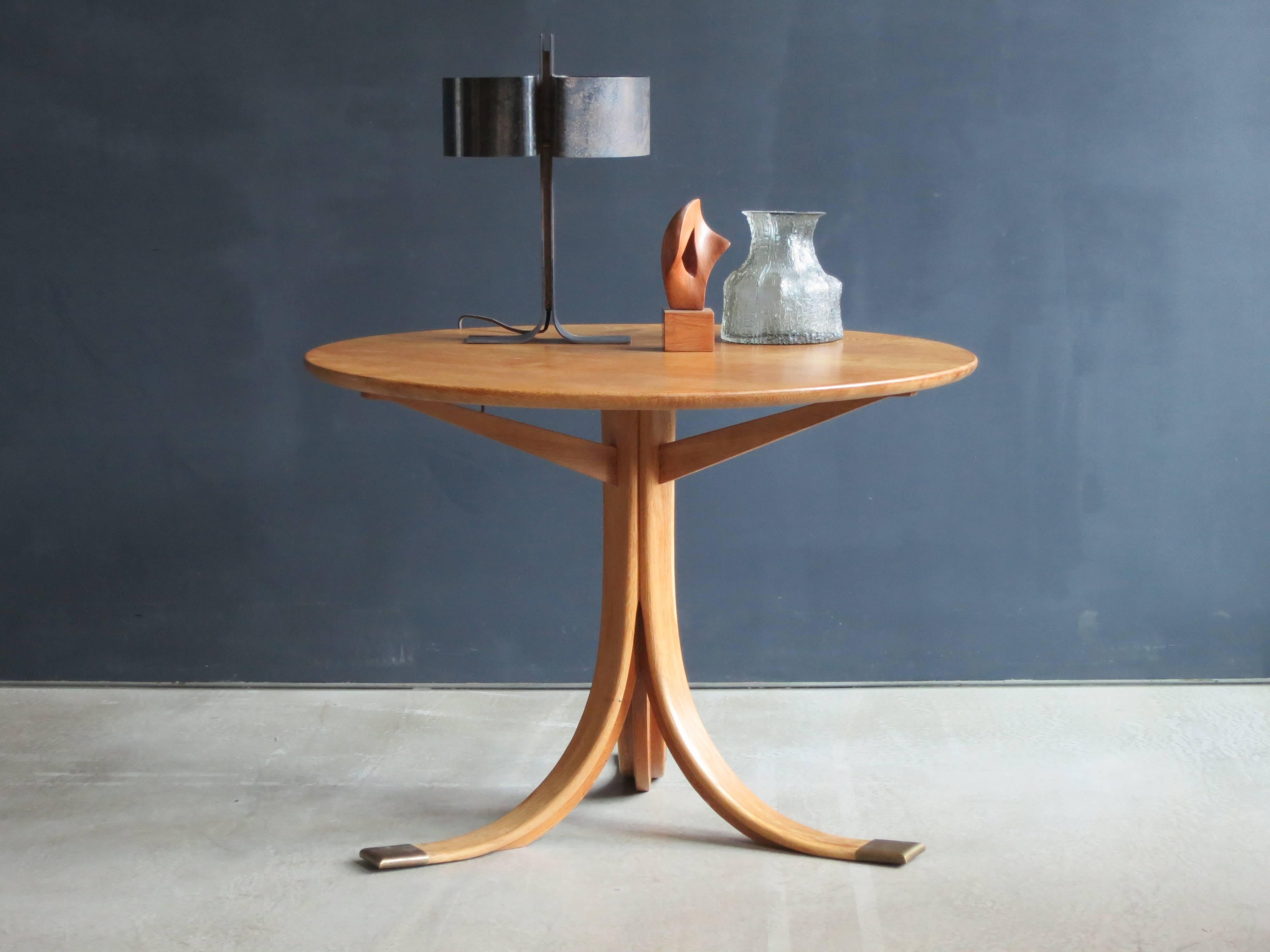 Circular 3-Legged Occasional Table in Massive Figured Oak by Frits Henningsen In Excellent Condition In New York, NY